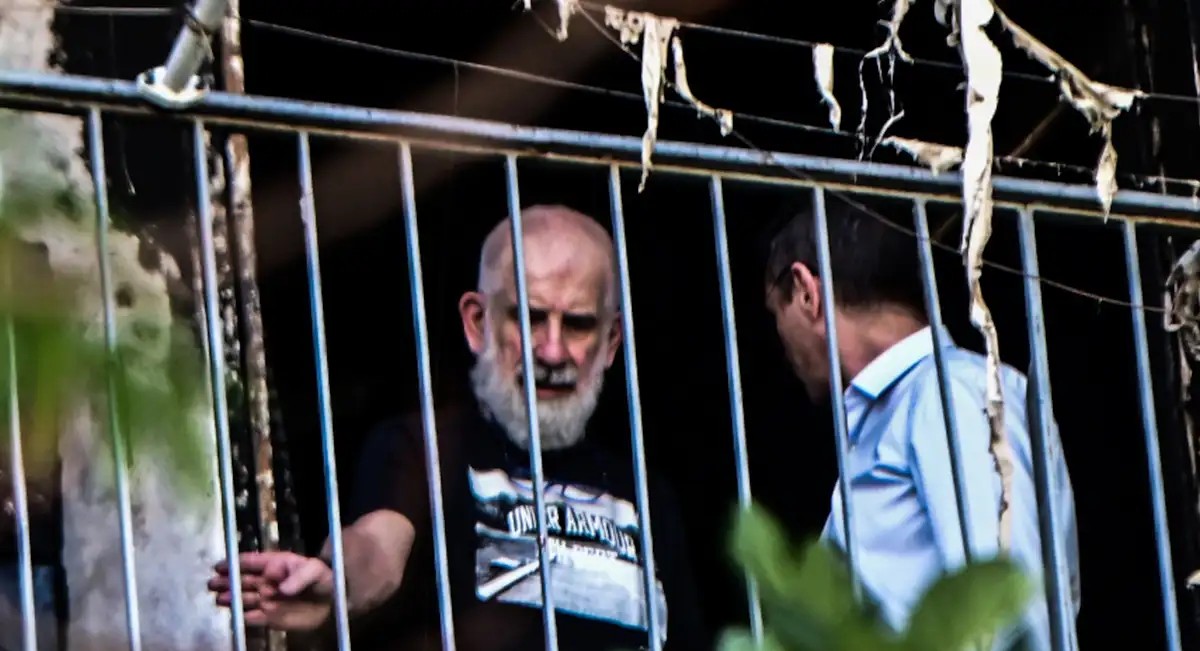 Πέτρος Φιλιππίδης: «Είμαι έξι μήνες άστεγος» – Τι απαντά για το πόρισμα μετά τη φωτιά στο σπίτι του