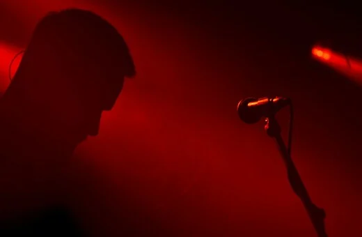 Έτσι έγινε η παρενόχληση από τραγουδιστή: «Του έδειξε κρεβατοκάμαρα για την… άνοδο»