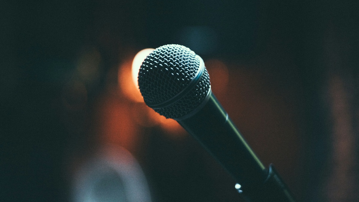 Όλο το παρασκήνιο της συνάντησης του Έλληνα τραγουδιστή με τον 21χρονο στο καμαρίνι του