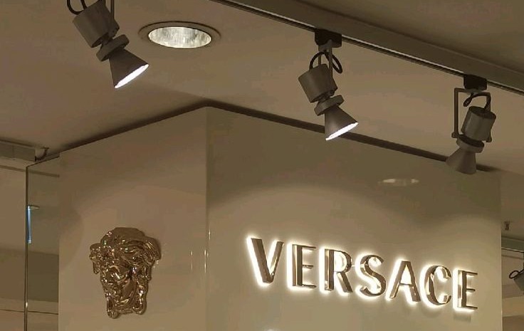 Αυτός είναι ο σχεδιαστής που αποχωρεί άρον άρον από τον οίκο Versace – Τι συνέβη;