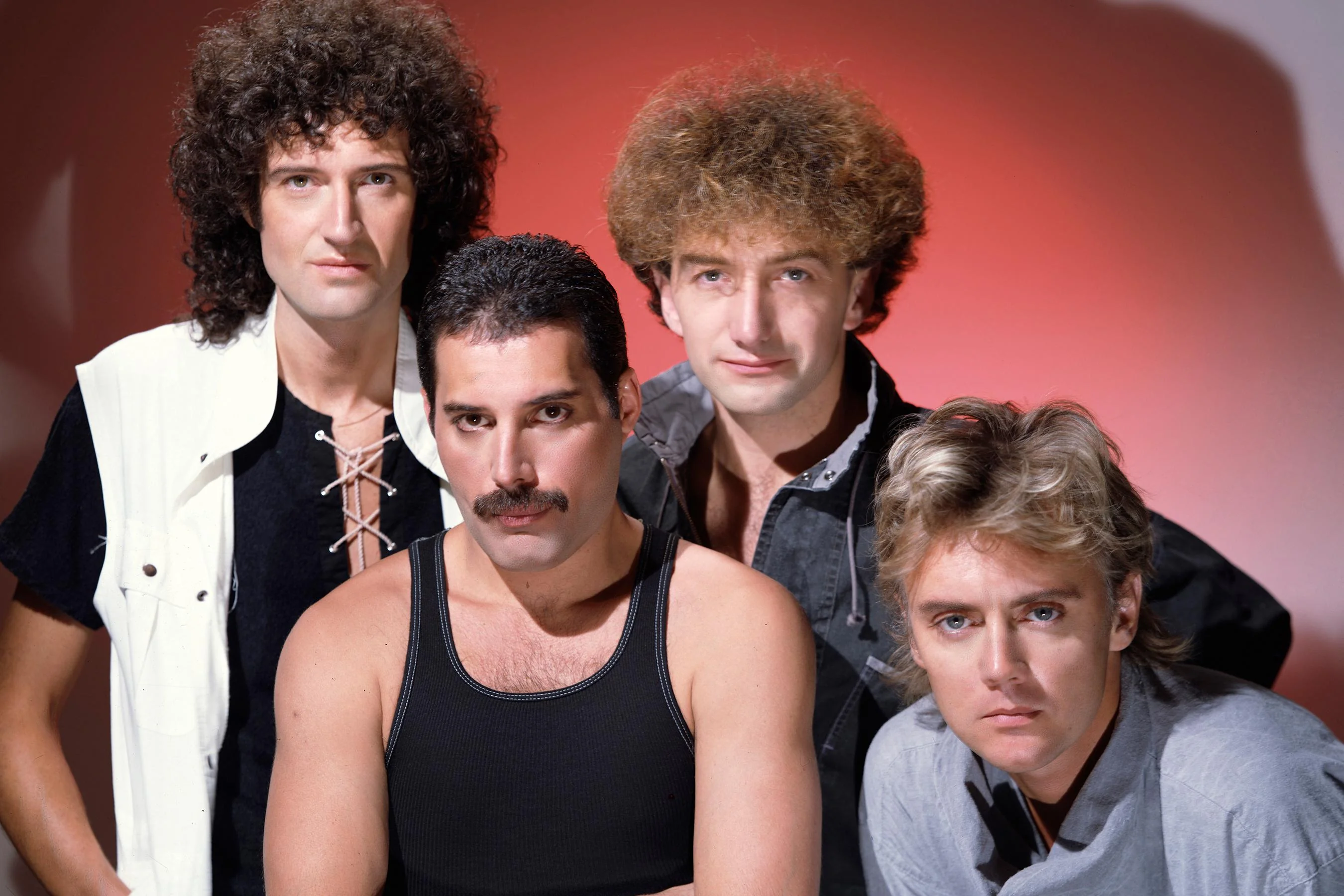 Aυτός είναι o πασίγνωστος μουσικός που θα παρουσιάσει το ακυκλοφόρητο τραγούδι των Queen