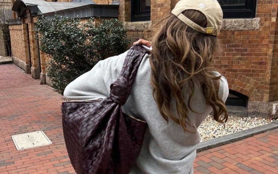 Αυτές είναι οι 5 τσάντες που θα απογειώσουν κάθε look το 2026