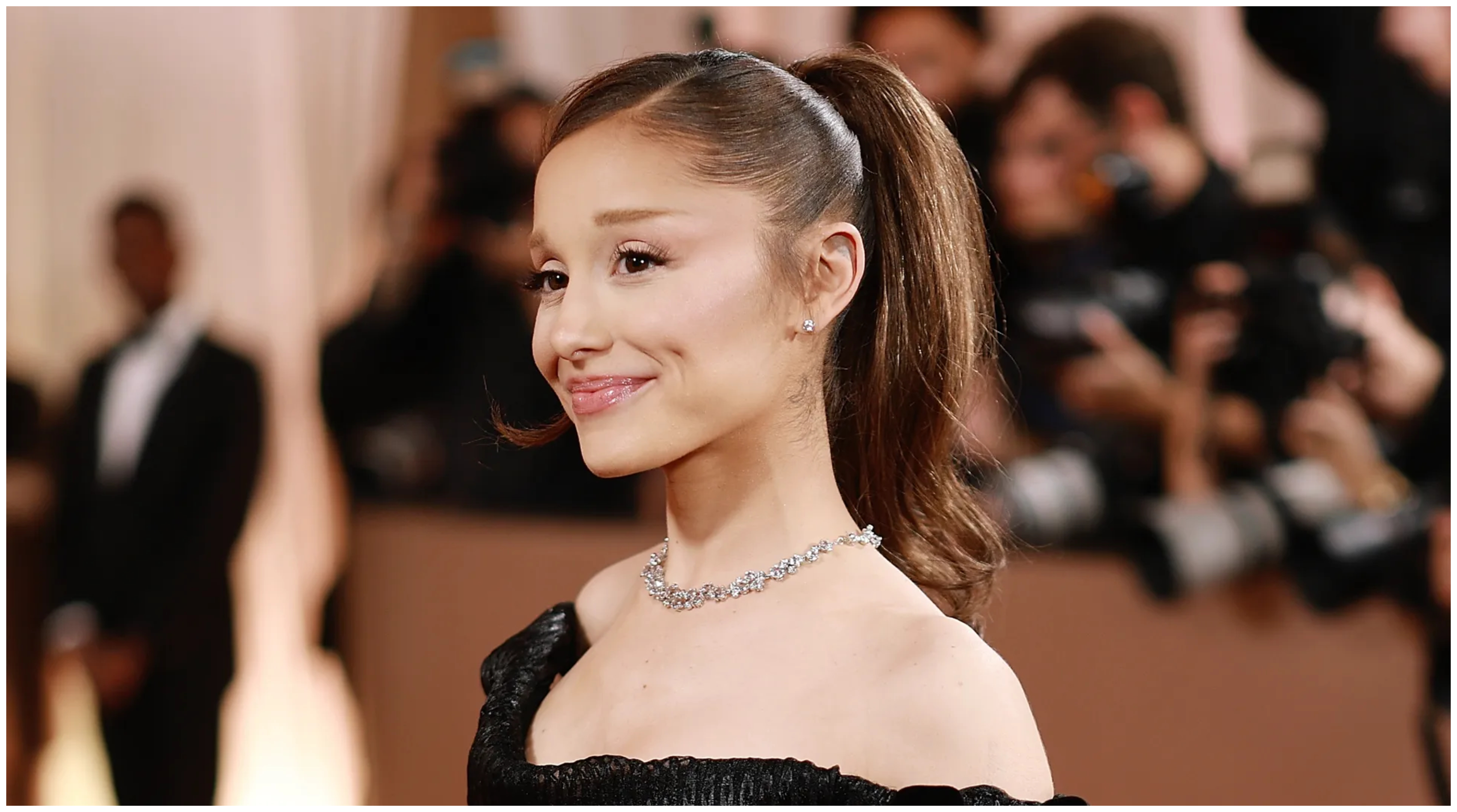 Αριάνα Γκράντε: Εμφανίστηκε με… έξι δάχτυλα σε φωτογράφιση περιοδικού (ΦΩΤΟ)