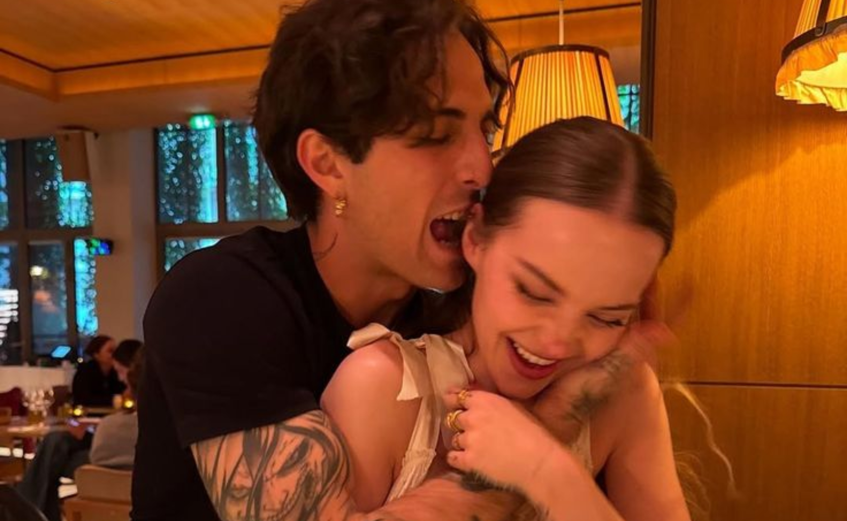 Η Ντοβ Κάμερον αποκάλυψε πώς της έκανε πρόταση γάμου ο Νταμιάνο Ντέιβιντ