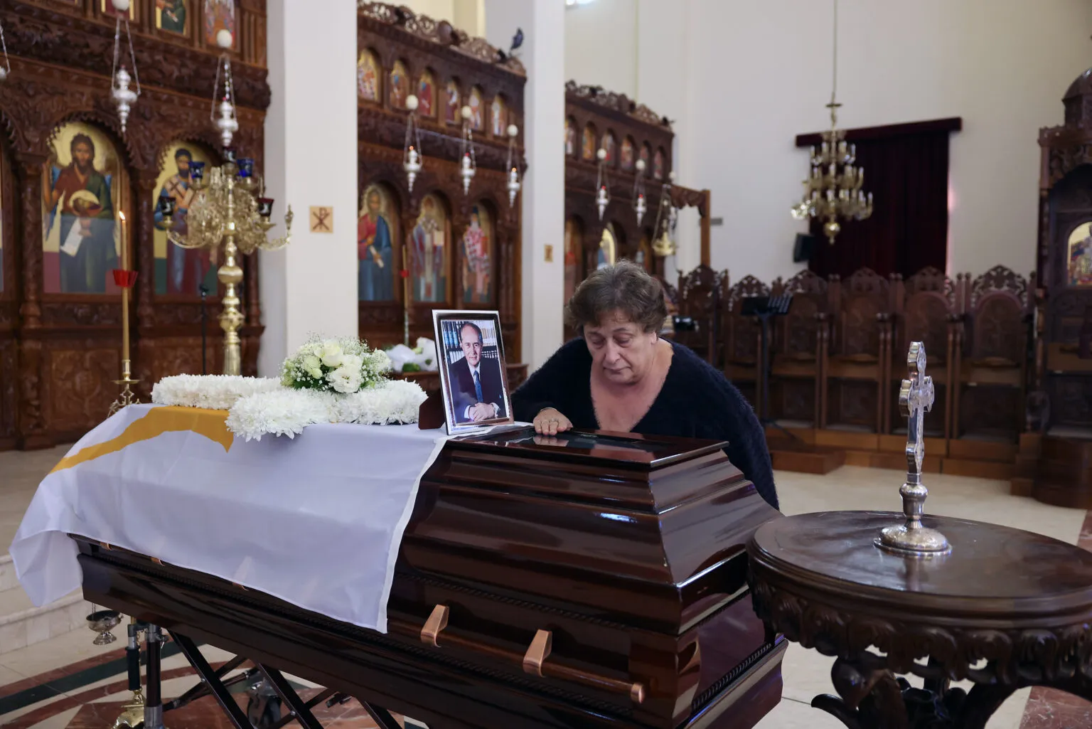 Το ύστατο χαίρε στον Γιώργο Βασιλείου – Με τιμές εν ενεργεία Προέδρου η κηδεία