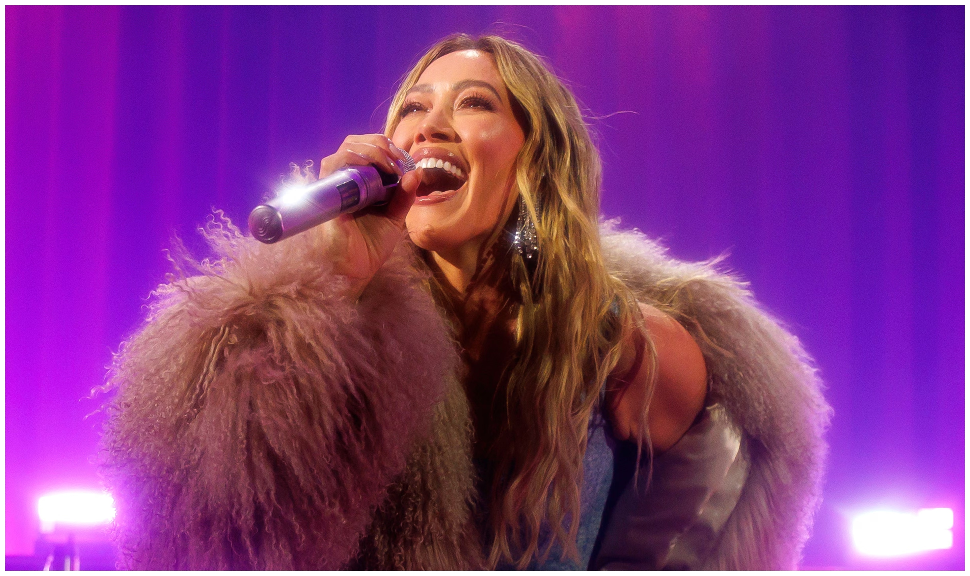 Χίλαρι Νταφ: Ανέβηκε ξανά στη σκηνή ύστερα από σχεδόν δύο δεκαετίες (ΒΙΝΤΕΟ)