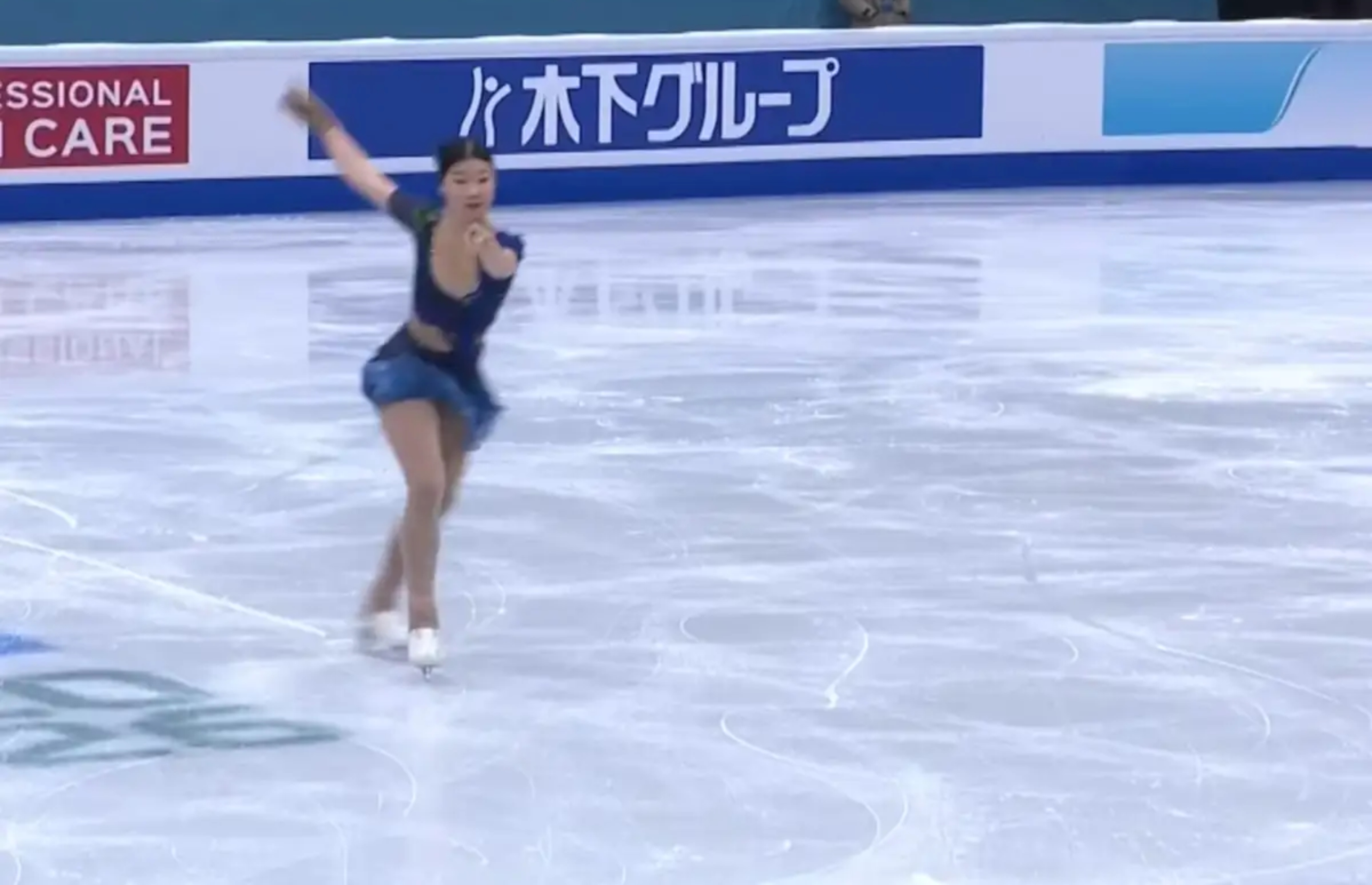 Αθλήτρια του καλλιτεχνικού πατινάζ στην Κίνα «μάγεψε» με την «Αστερομάτα» της Klavdia (BINTEO)