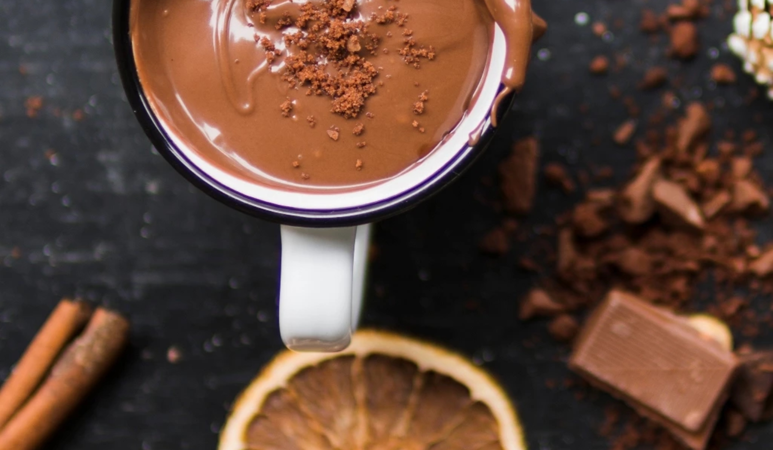 4 τρόποι για να φτιάξεις ζεστή σοκολάτα στο σπίτι χωρίς περιττές θερμίδες