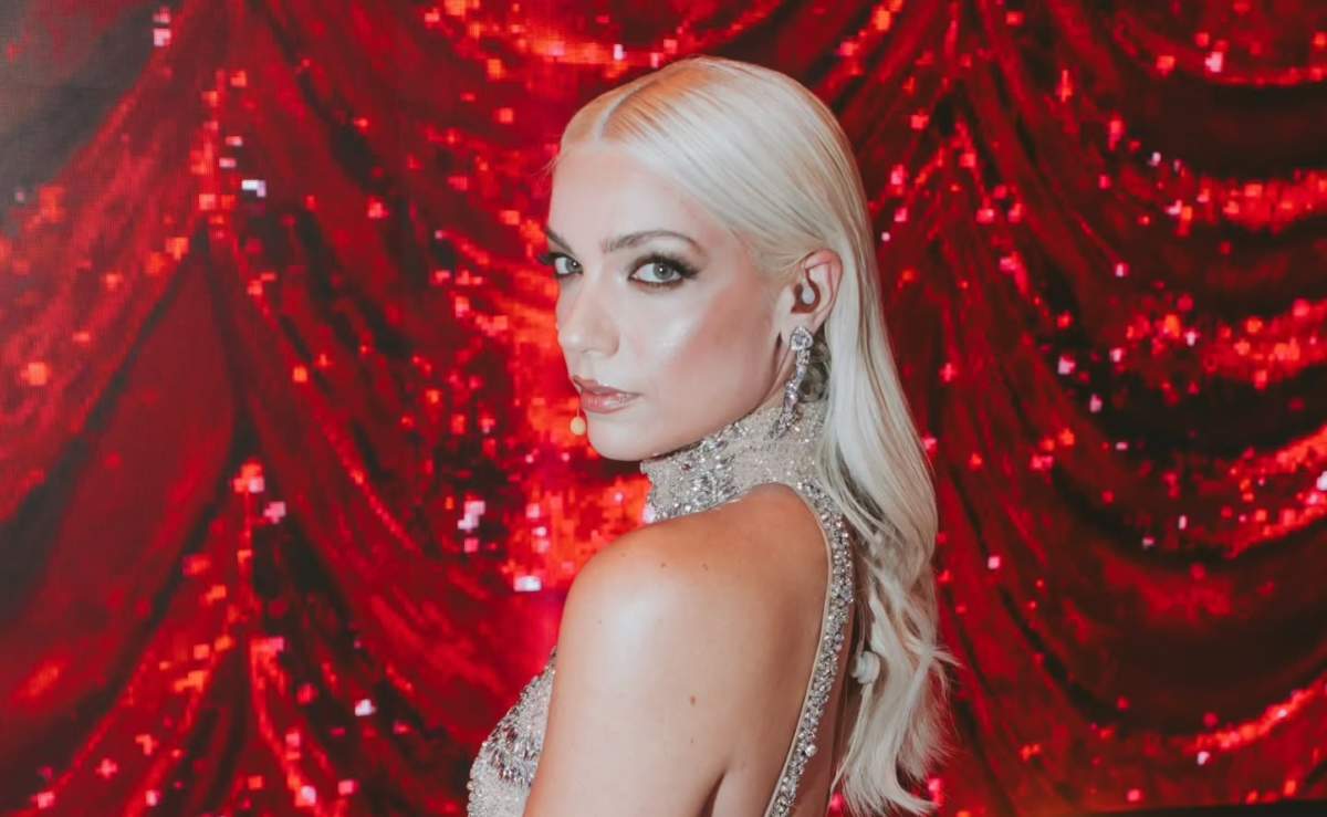 Η Καραντώνη “κλείδωσε” να εμφανιστεί σε συναυλία στο… Los Angeles – Όσα δήλωσε αποκλειστικά