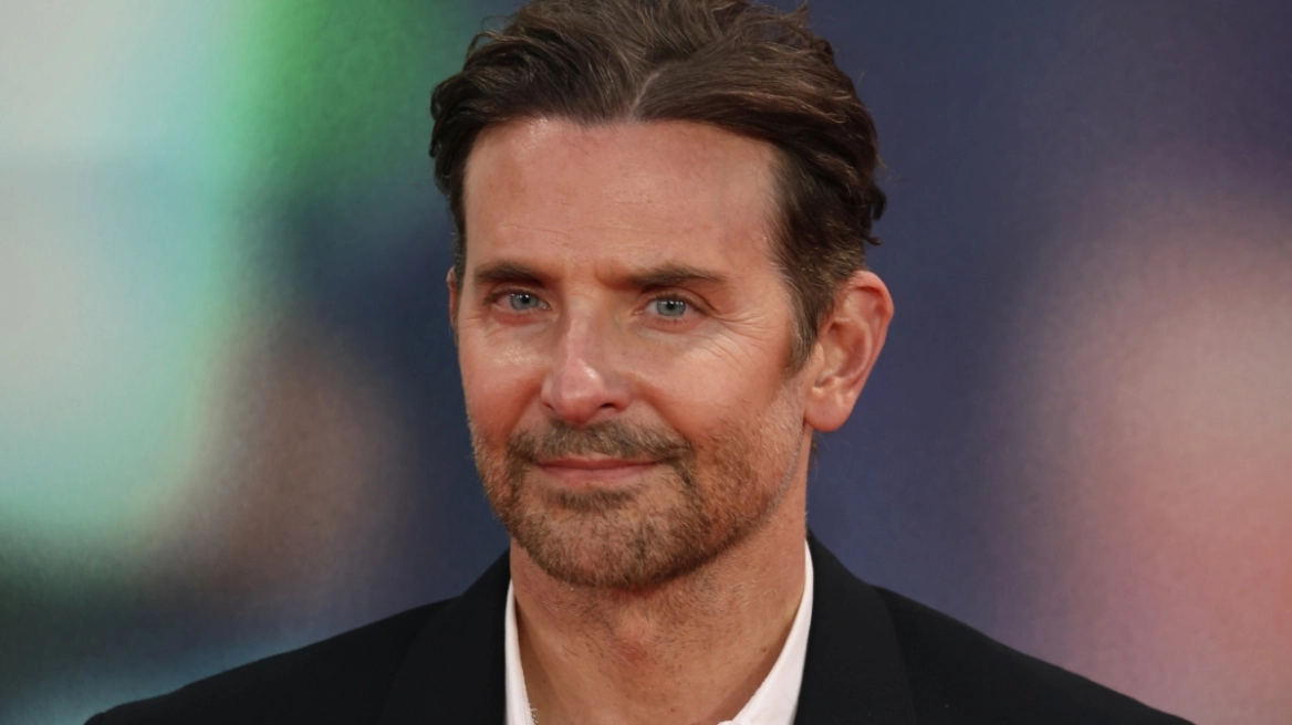 Ο Μπράντλεϊ Κούπερ διαψεύδει ότι προχώρησε σε αισθητική επέμβαση