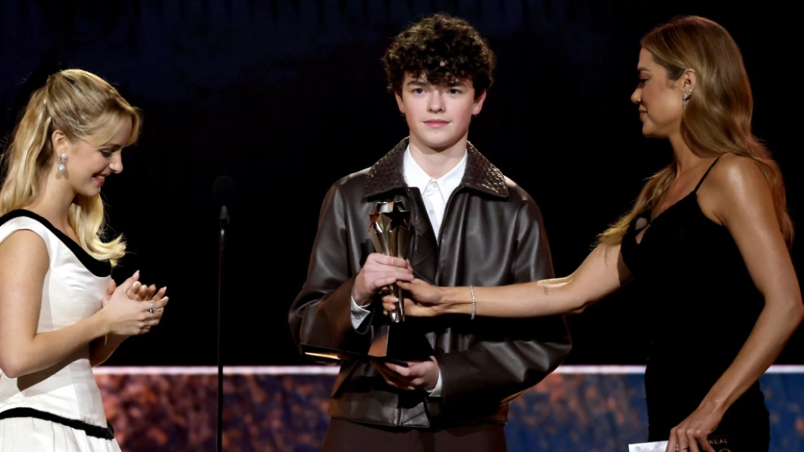 Ο 16χρονος Όουεν Κούπερ από το “Adolescence” έγραψε ιστορία στα Critics Choice ως ο νεότερος άντρας νικητής