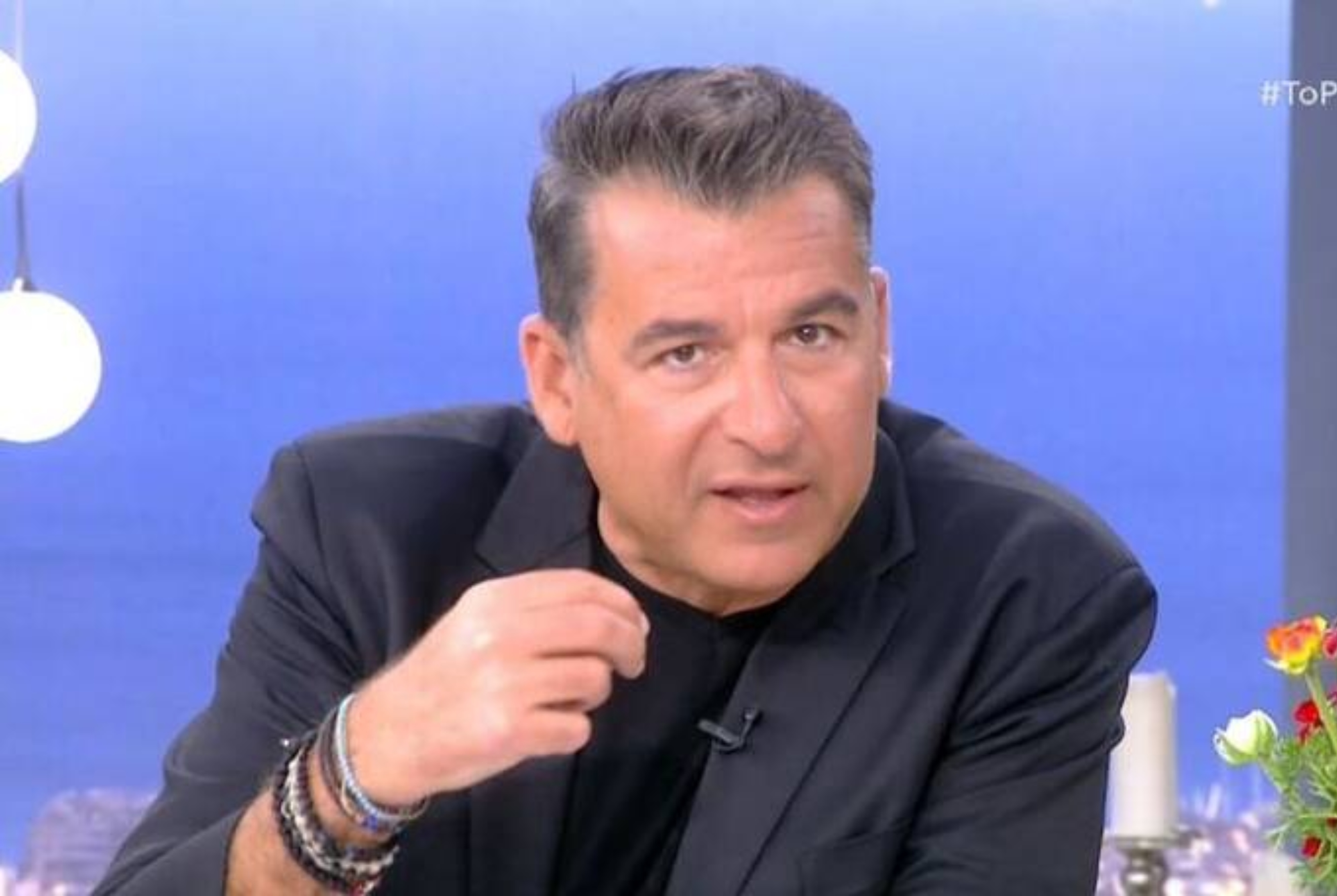 Παπαδάκης: Καφετέρια τον δείχνει να σερβίρει καφέ έξω από τις πύλες του Παραδείσου – Έξαλλος ο Λιάγκας (ΦΩΤΟ)