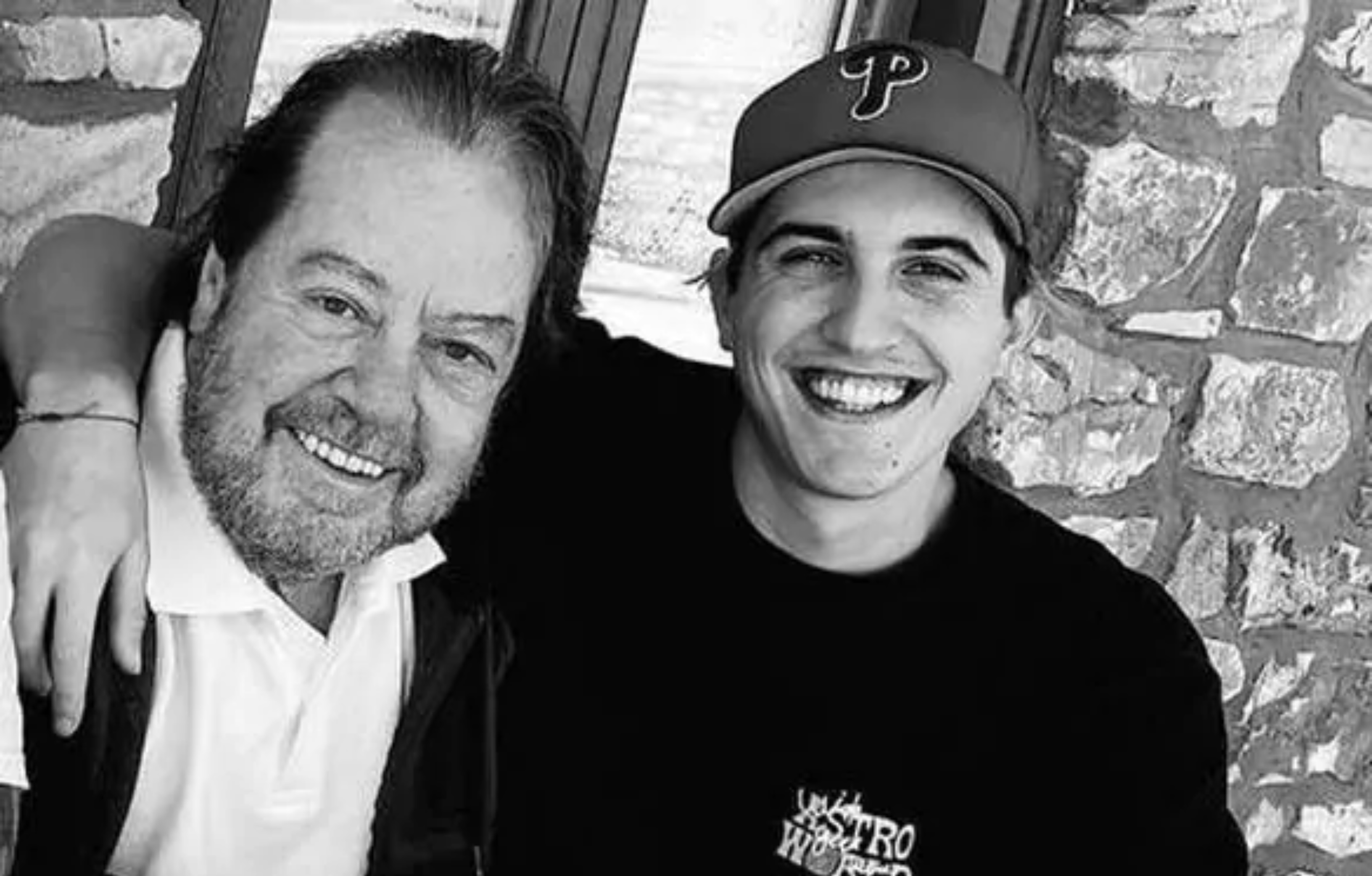 Good Job Nicky: H συγκινητική φωτογραφία από την παιδική του ηλικία με τον Γιάννη Πάριο