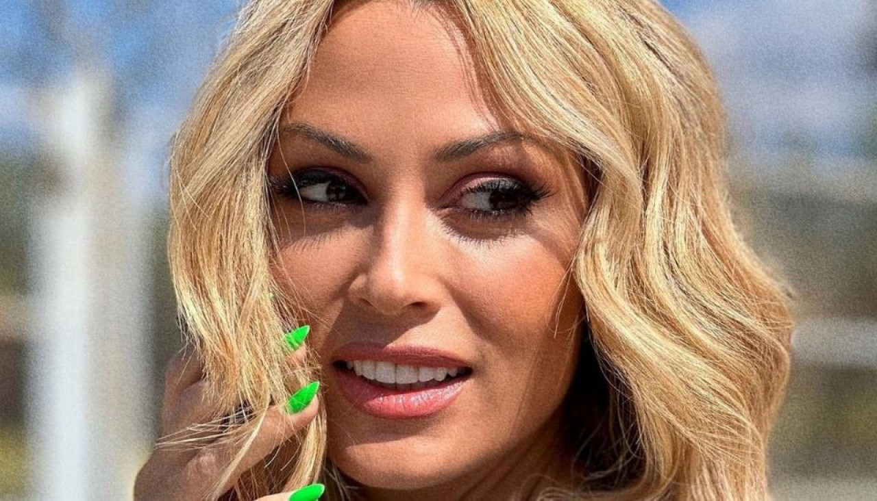 «Λύγισε» η Ελένη Βουλγαράκη στο φινάλε της ραδιοφωνικής εκπομπής της (ΦΩΤΟ)