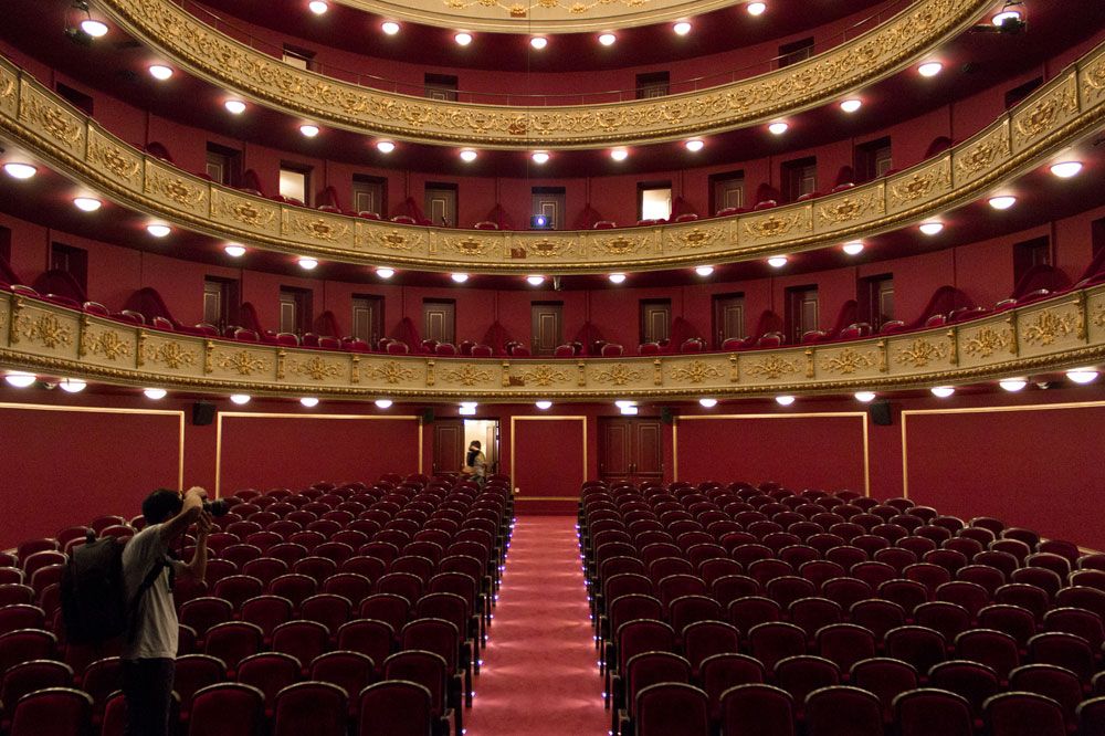 Αναστάτωση σε γνωστή θεατρική παράσταση – Μπούκαρε η αστυνομία έπειτα από καταγγελία!