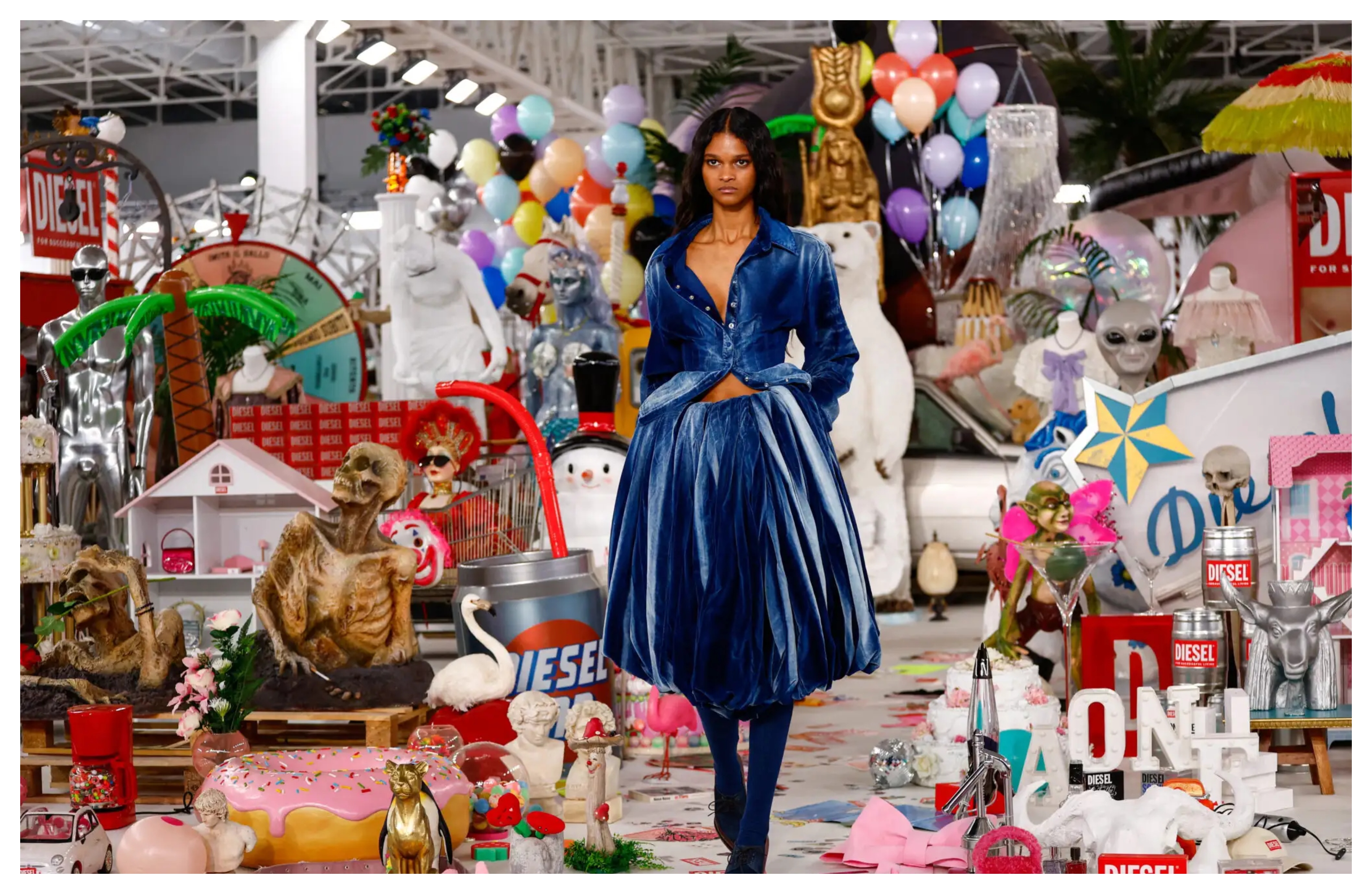 Η Diesel έστησε ένα φαντασμαγορικό σκηνικό με 50.000 αντικείμενα στο catwalk 