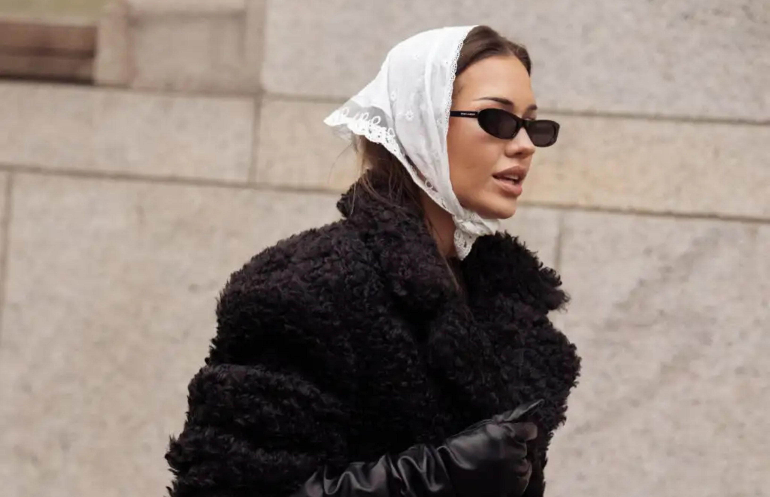 Τα fashion girls λένε ‘ναι’ στα ρετρό αξεσουάρ και κάνουν δυναμικό comeback 