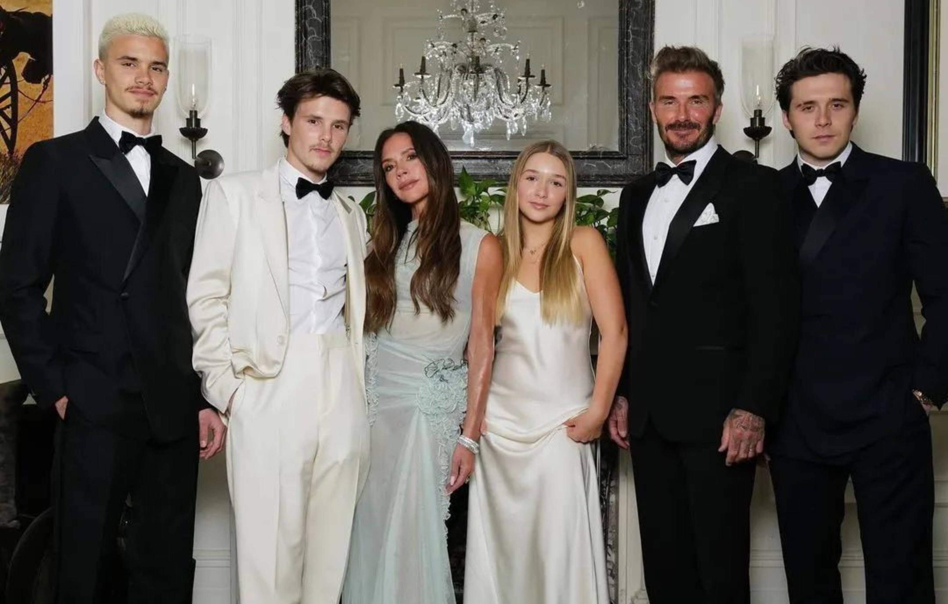 Ο Κρουζ Μπέκαμ τραγουδά αγκαλιά με τη μητέρα του το Viva Forever, των Spice Girls (ΒΙΝΤΕΟ)