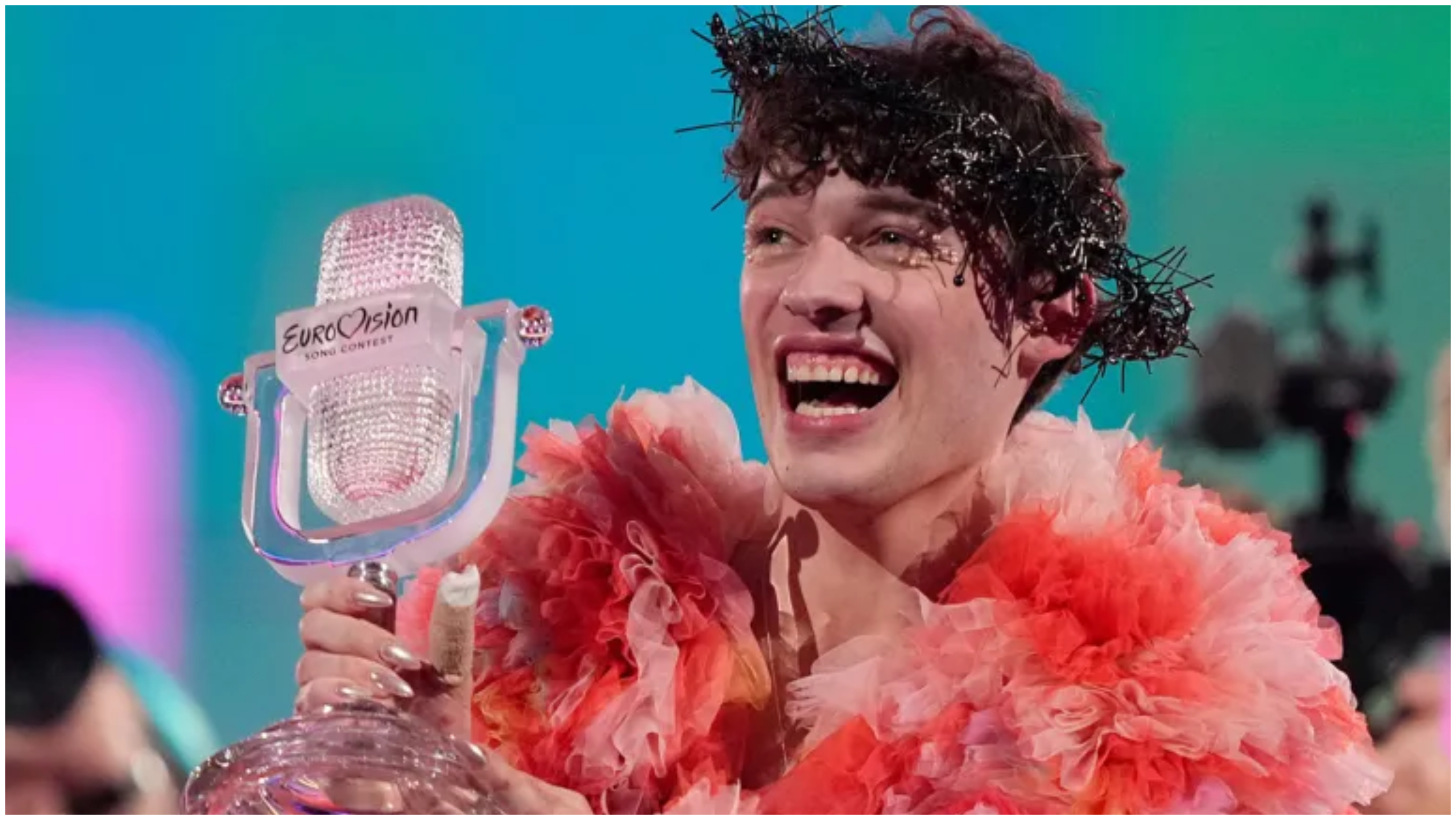 Nemo: Έσπασε το τρόπαιο της Eurovision & το έστειλε πίσω στην EBU τυλιγμένο σε χαρτί υγείας