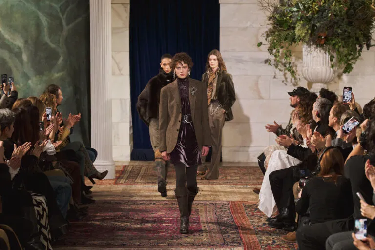 Ρομαντισμός και διαχρονική πολυτέλεια στη συλλογή Φθινόπωρο 2026 του Ralph Lauren