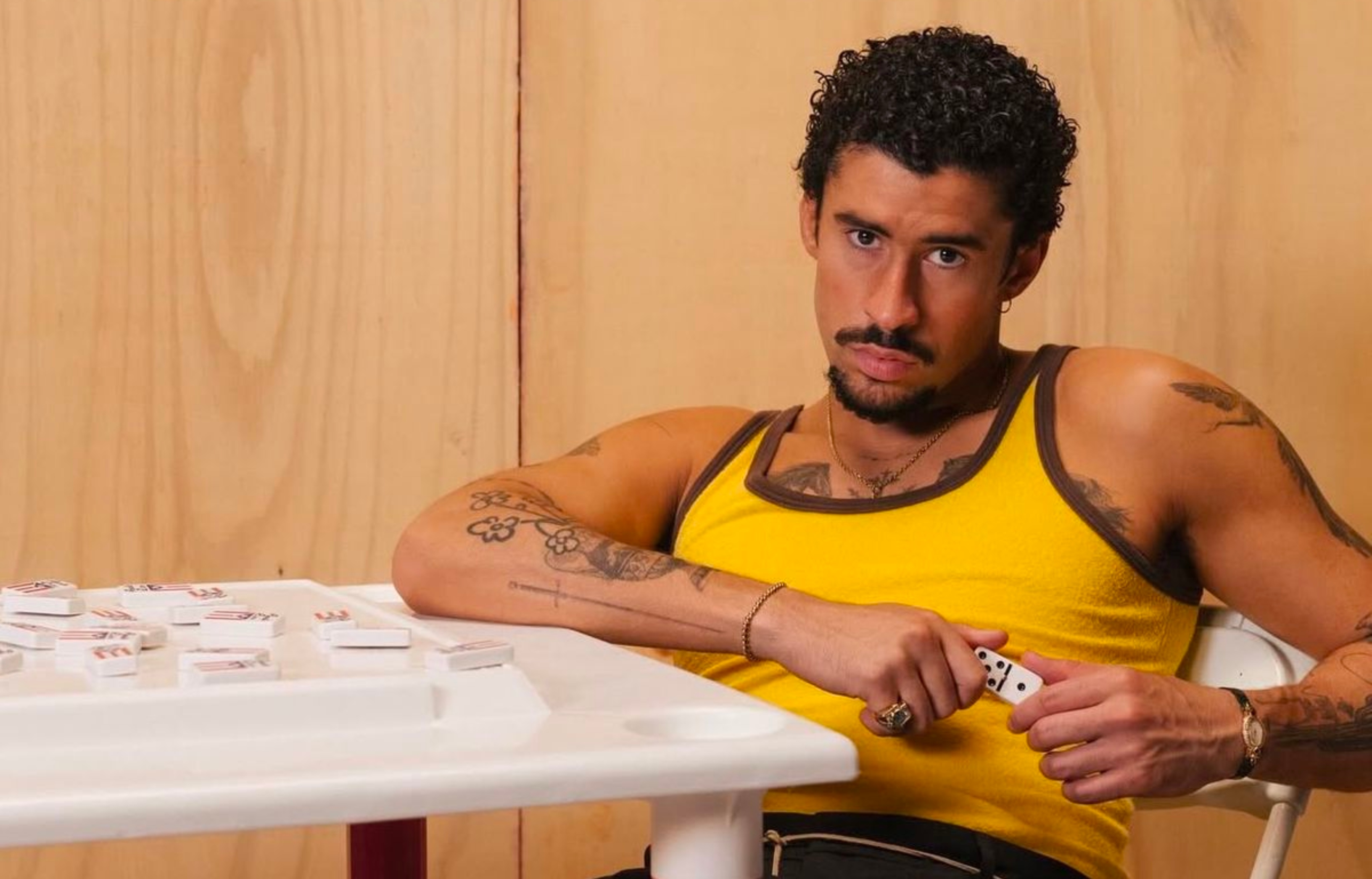 Ποιος είναι ο Bad Bunny που καθήλωσε εκ. τηλεθεατές στο Super Bowl LX και προκάλεσε την οργή του Τραμπ