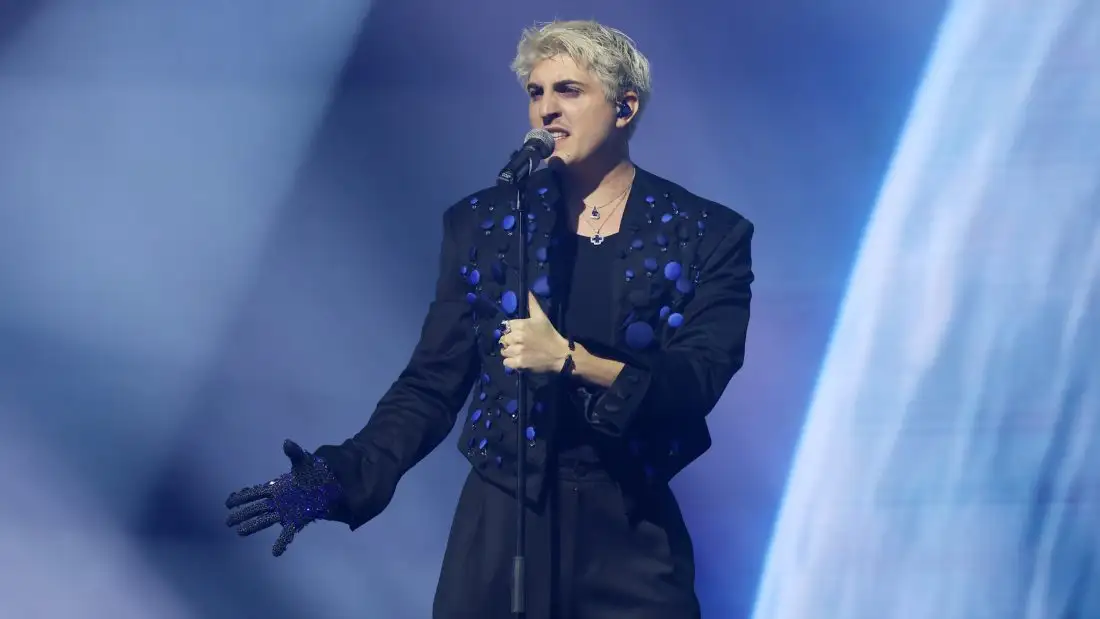 Eurovision 2026: O Good Job Nicky απογείωσε με το “καλησπέρα” τη βραδιά με την ερμηνεία του