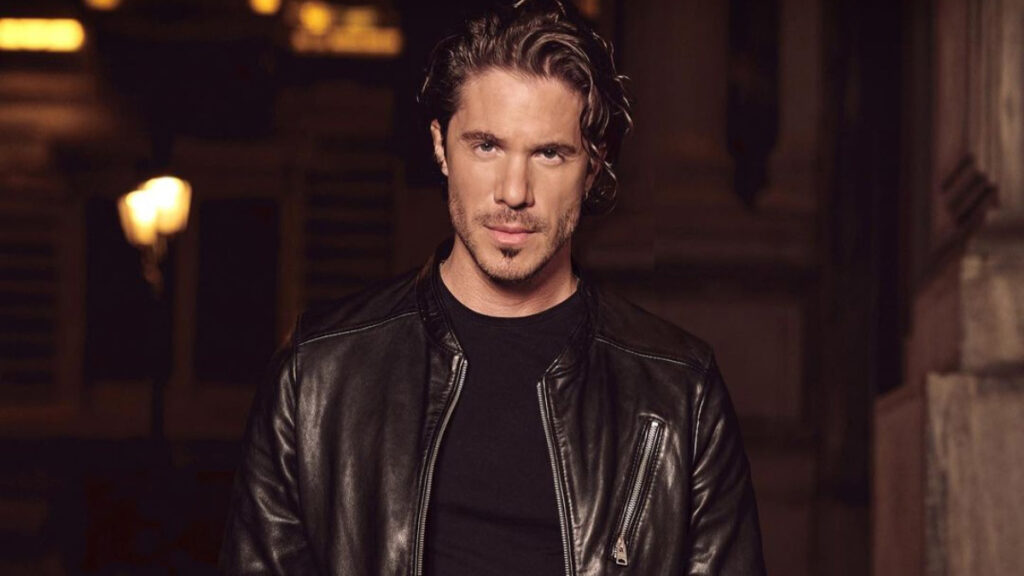 Νίκος Οικονομόπουλος: Στο γήπεδο για να παρακολουθήσει τον αγώνα του Ολυμπιακού και..όχι μόνος! (ΦΩΤΟ)