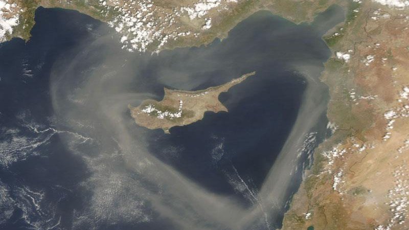 «Κοκτέιλ» σκόνης και βροχών φέρνει ο καιρός – Πότε πέφτει η θερμοκρασία