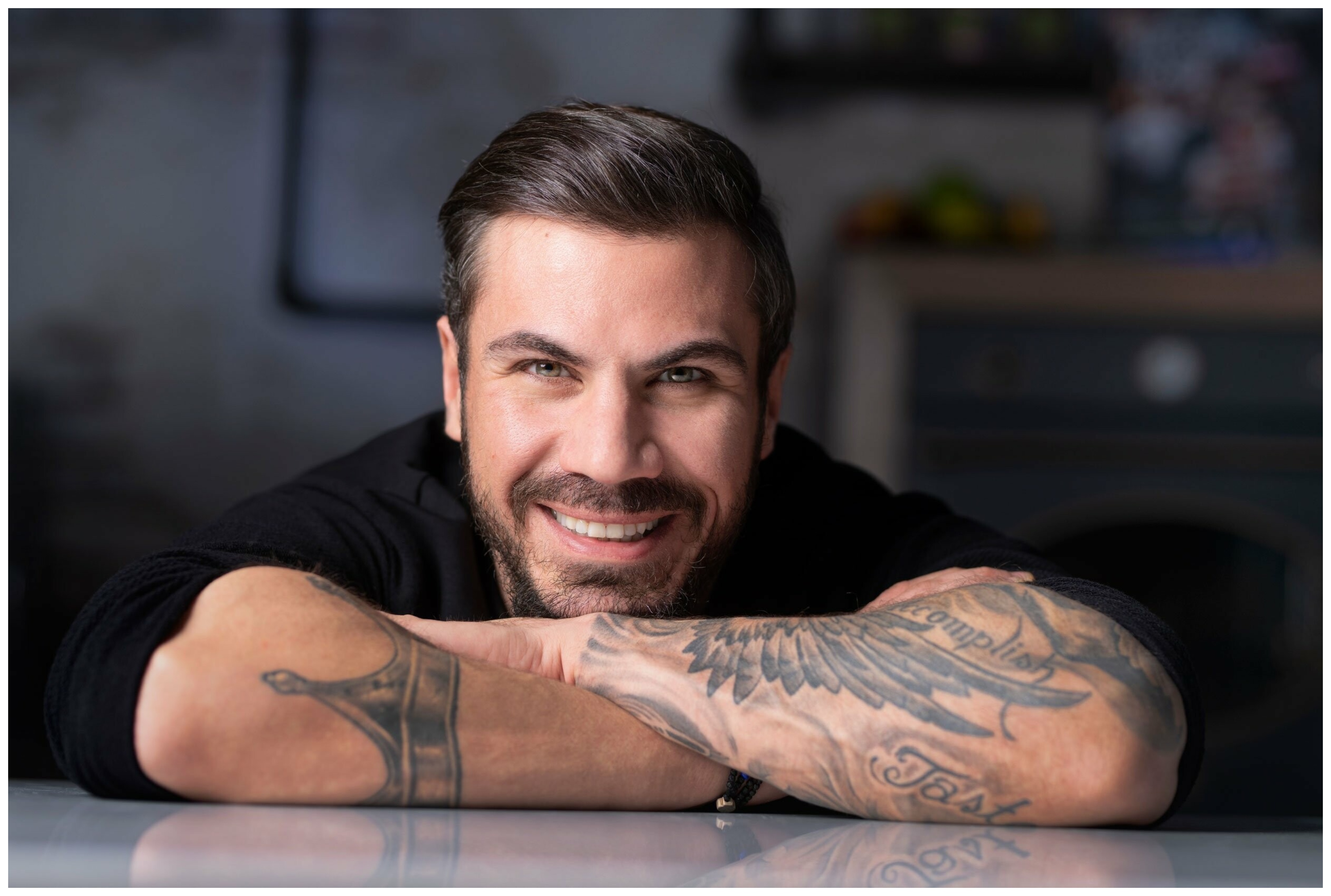 Γενέθλια για τον Άκη Πετρετζίκη! Η τούρτα-έκπληξη που του ετοίμασαν οι συνεργάτες του (ΒΙΝΤΕΟ)