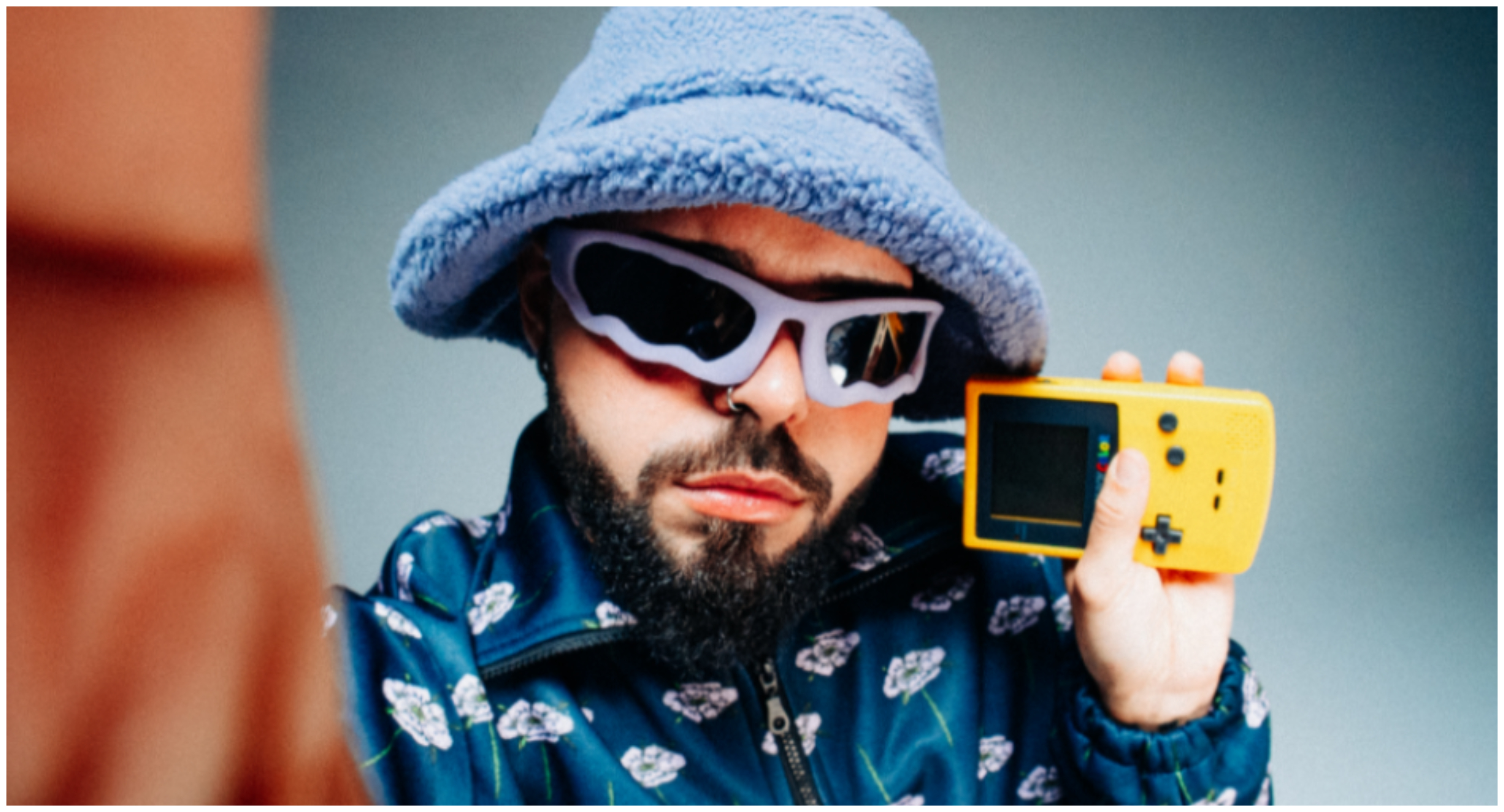 Ακύλας: Συνάντησε το μεγαλύτερο φαβορί της φετινής Eurovision (ΒΙΝΤΕΟ)