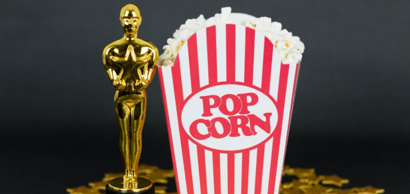 Από πίτσες μέχρι σοκολατένια αγαλματίδια με χρυσόσκονη: Τι τρώνε οι σταρ τη βραδιά των Όσκαρ