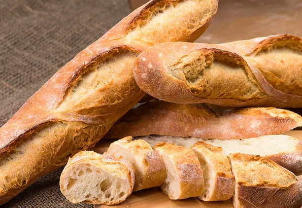 Μπαγιάτικο ψωμί; Έξυπνες ιδέες για να μην το πετάξουμε