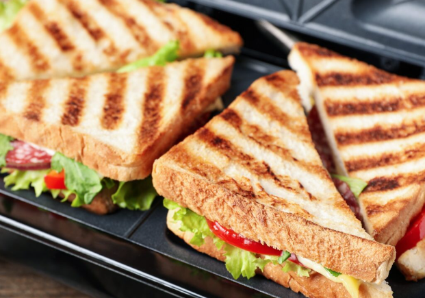 Πώς καθαρίζουμε σωστά την τοστιέρα – Πέντε tips που θα σας δώσουν τη λύση