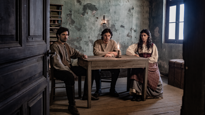 Κέρδισε το κοινό η πρεμιέρα της σειράς εποχής «ΟΙ ΑΘΩΟΙ»