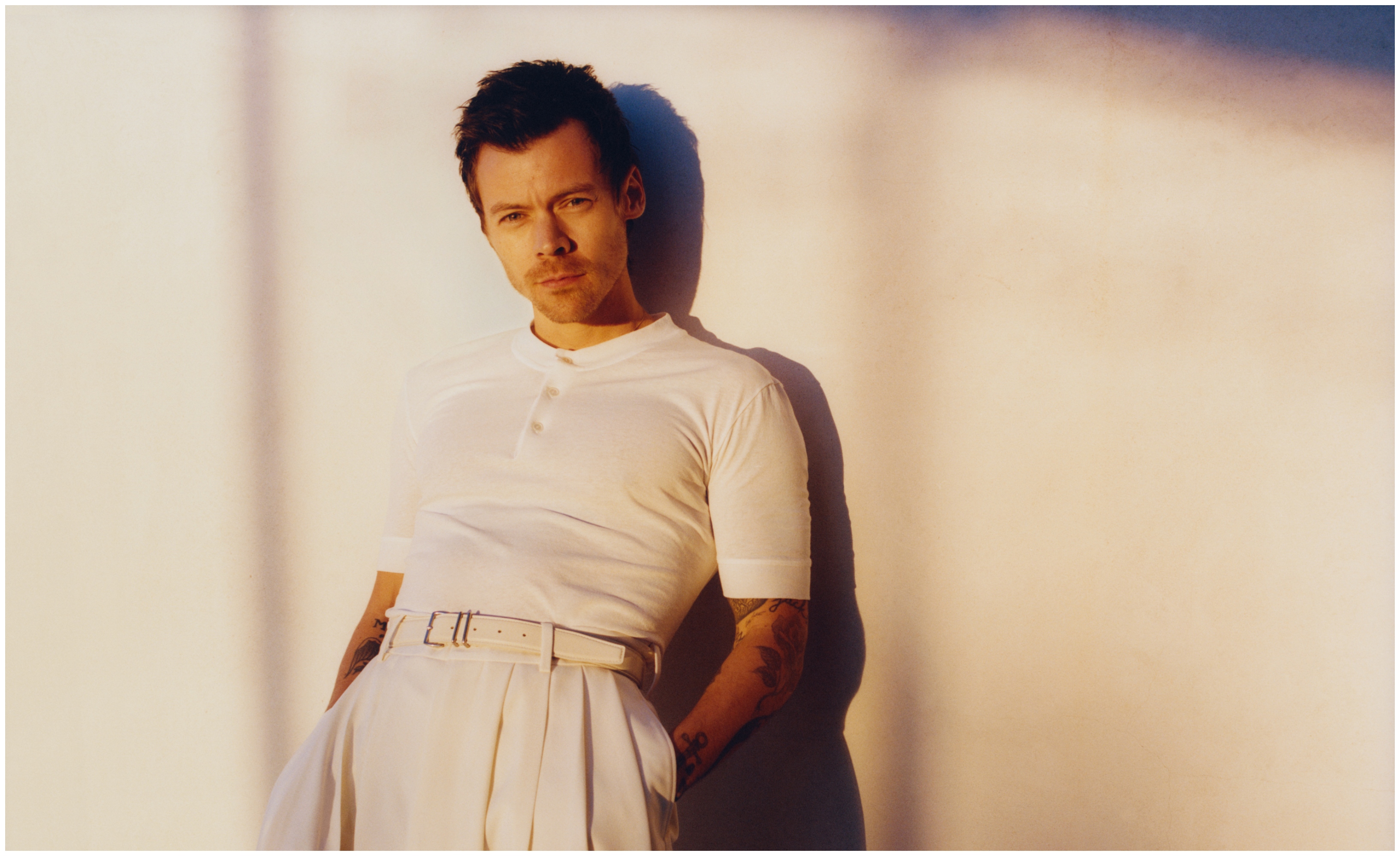 Calvin Klein: Έντυσε τον Harry Styles για την προώθηση του καινούριου του album “Kiss All the Time. Disco, occasionally”