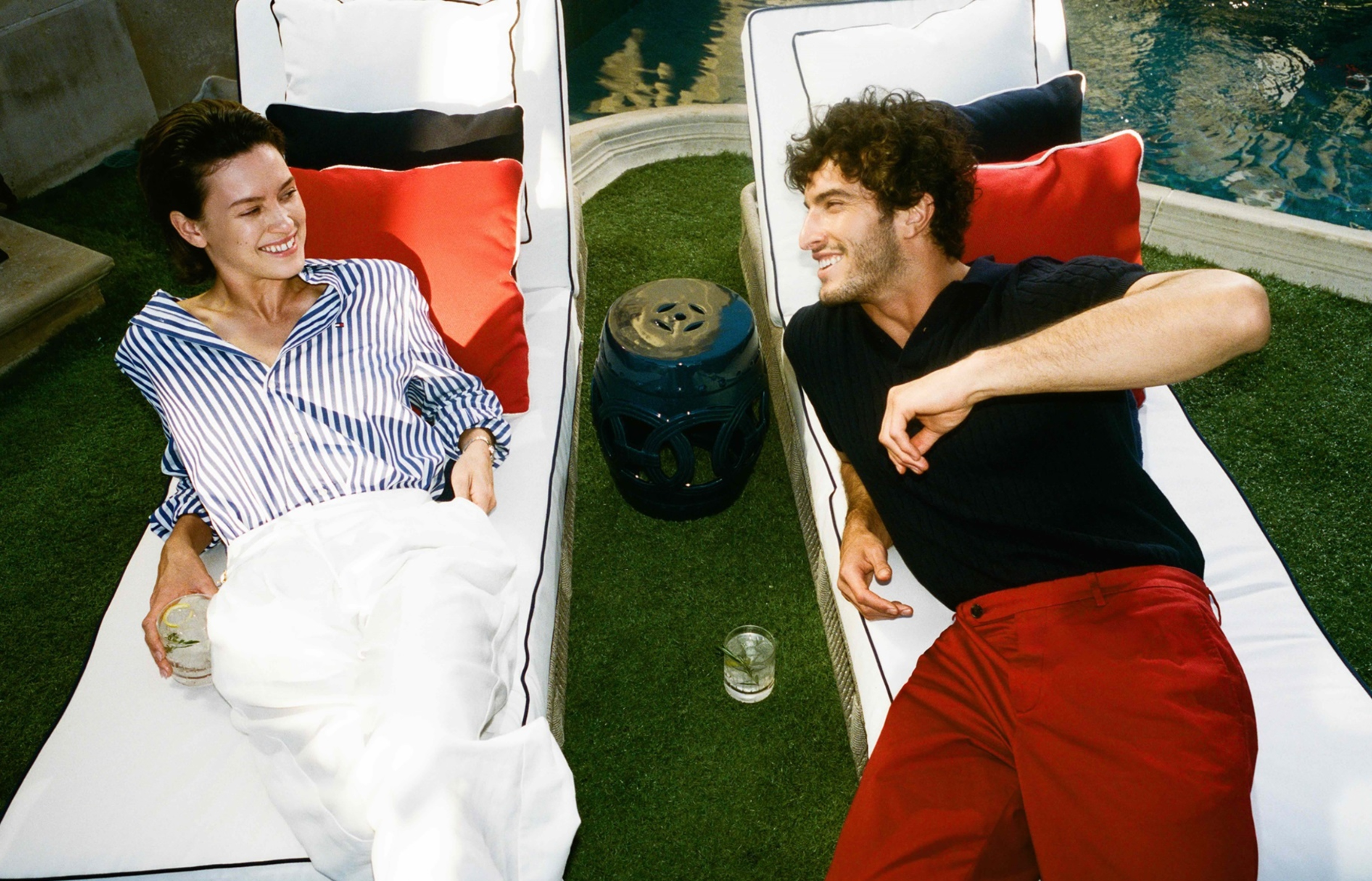 Η Tommy Hilfiger προσκαλεί μία νέα γεννιά να μπει στον κόσμο του classic Αmerican cool για την καμπάνια Άνοιξη 2026