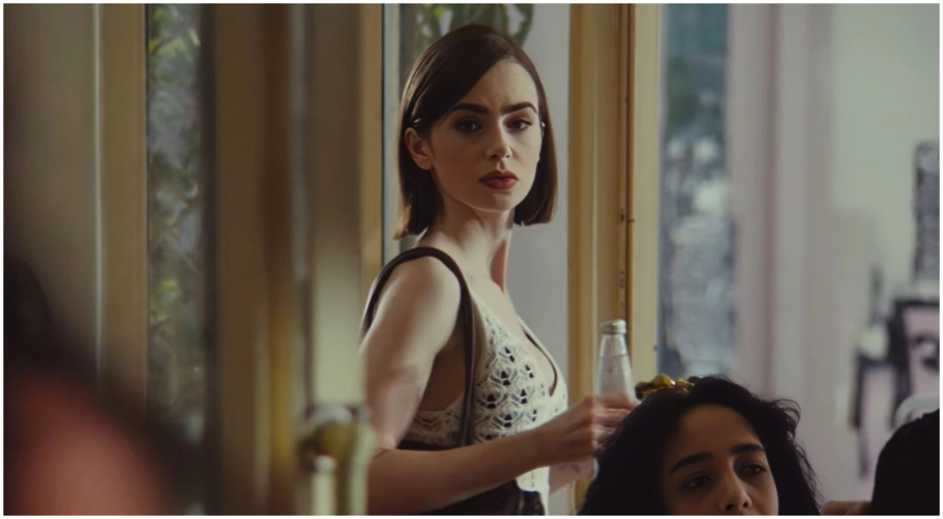 Λίλι Κόλινς: Οι χαλαρές βόλτες της στην Αθήνα (ΒΙΝΤΕΟ)