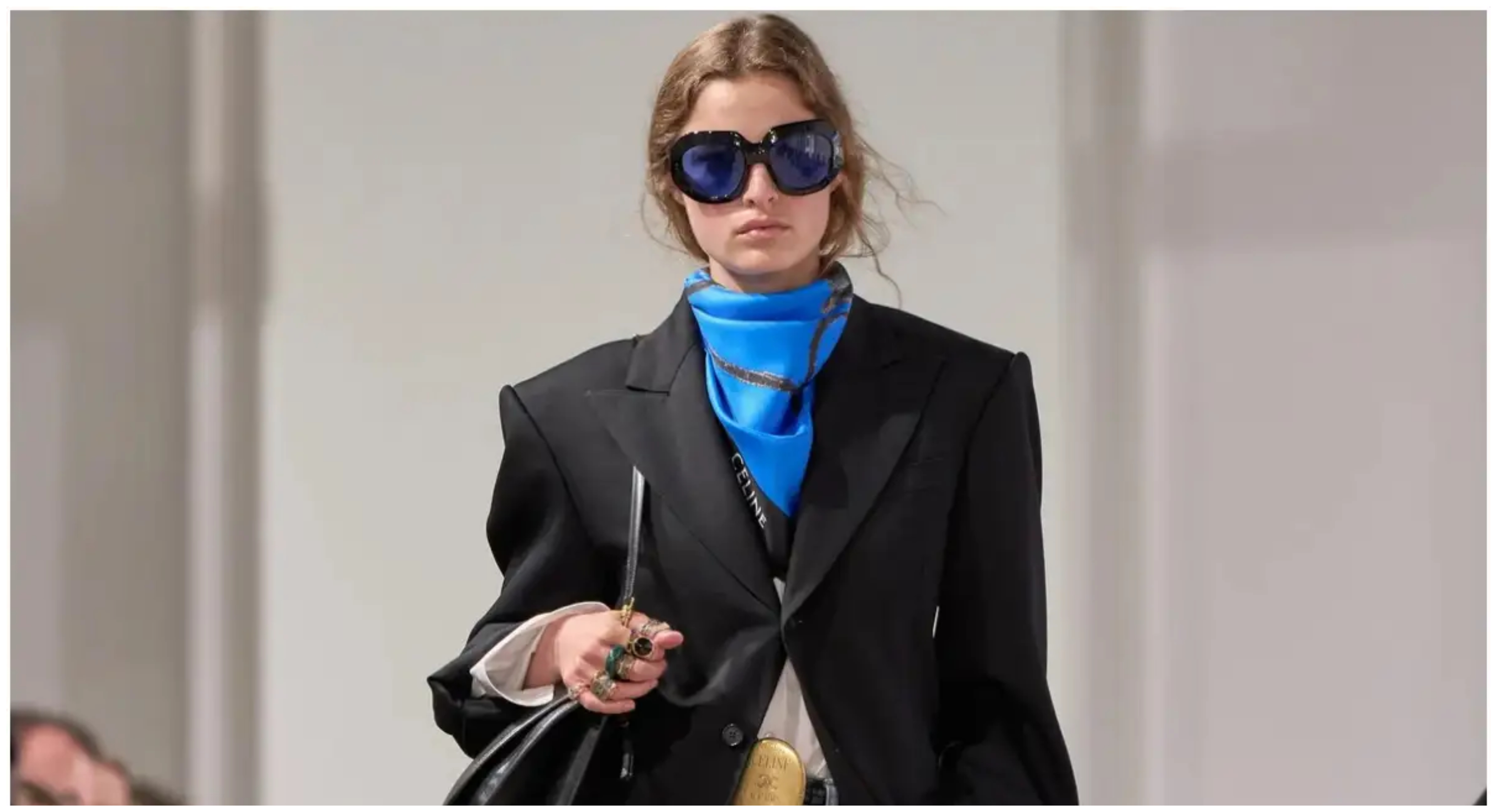 Το αξεσουάρ που μεταμορφώνει ακόμη και το πιο απλό outfit