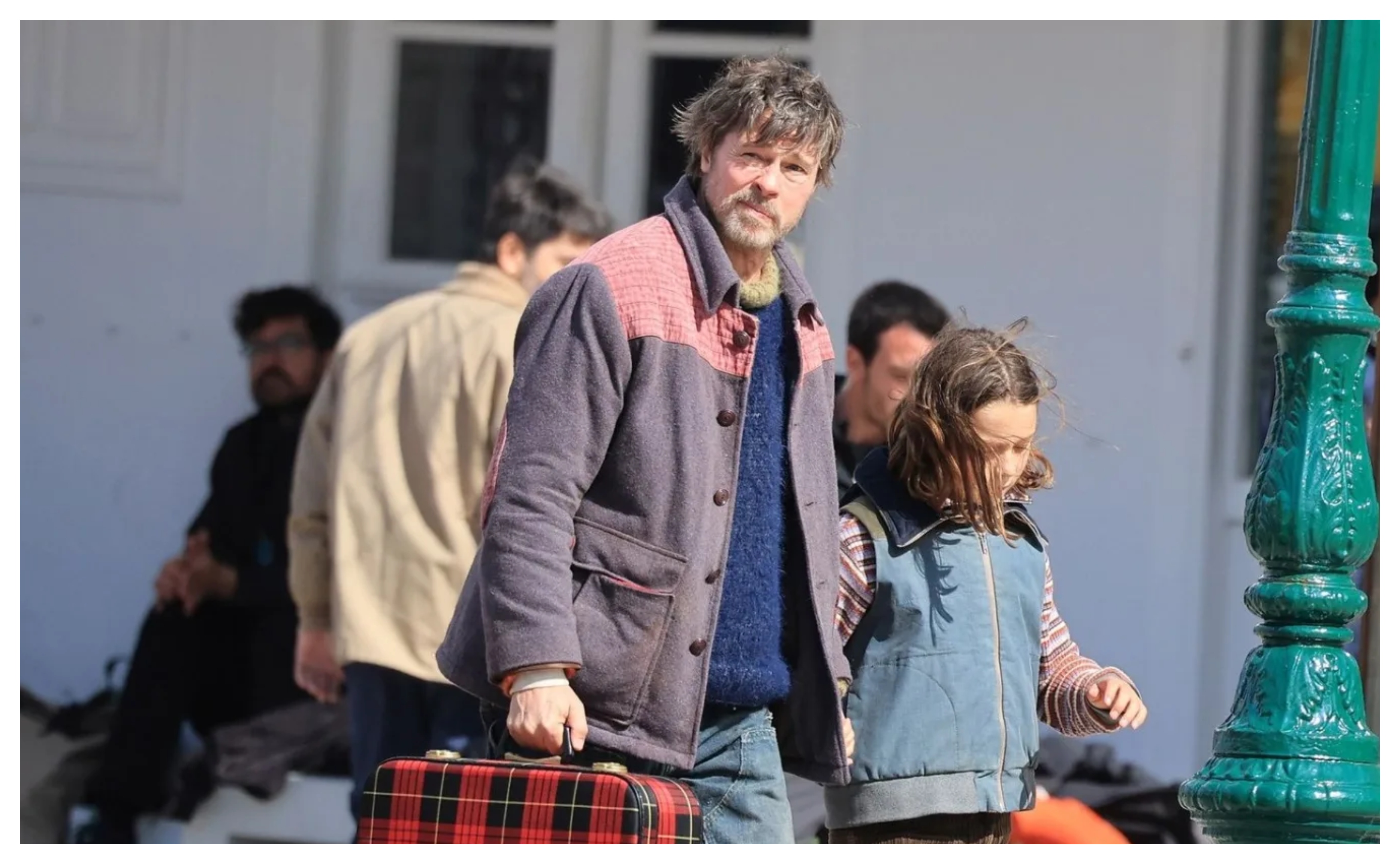 Ποιο είναι το μικρό κορίτσι που βλέπουμε σε όλες τις φωτογραφίες του Μπραντ Πιτ στην Ύδρα;