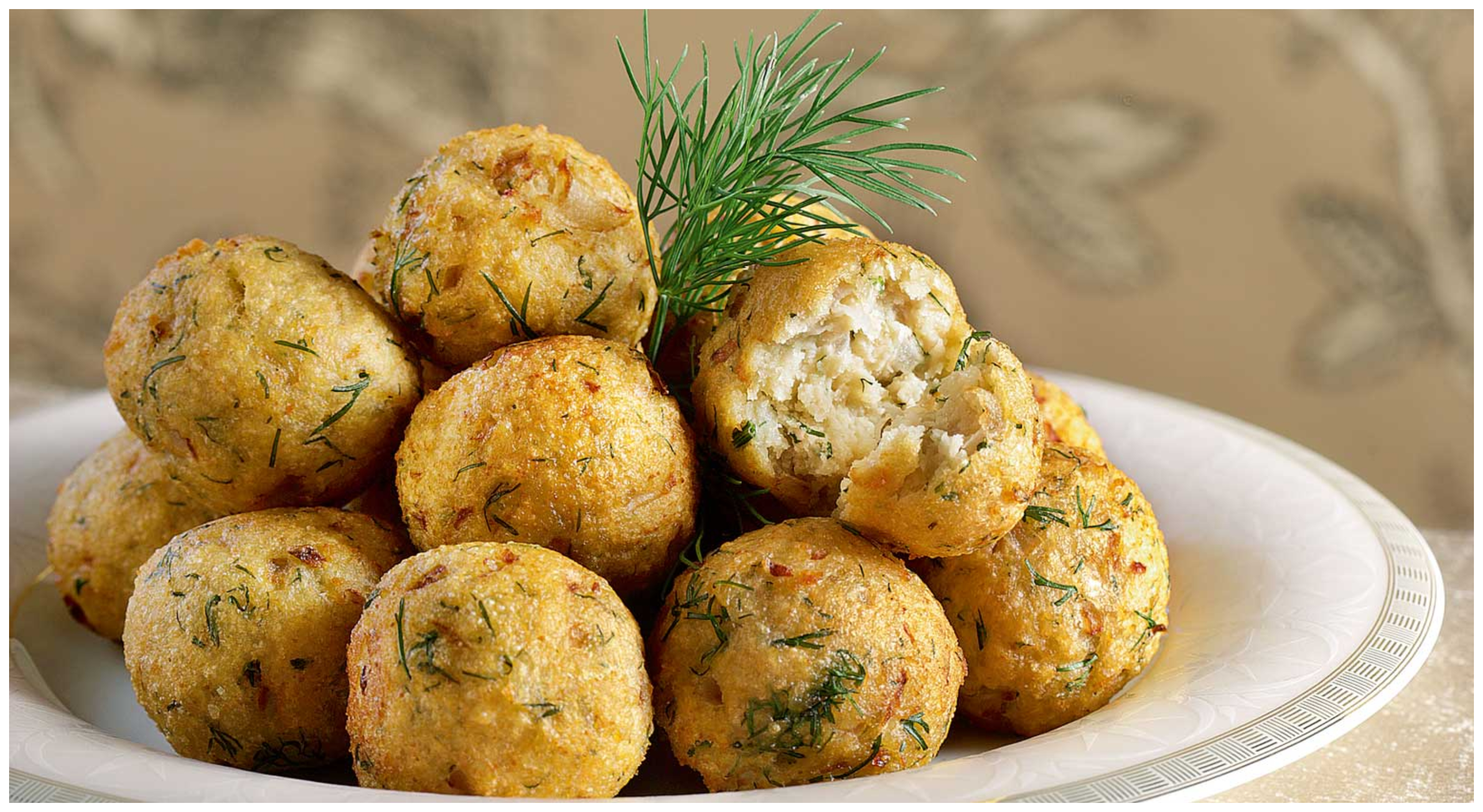 Πεντανόστιμη συνταγή για crispy ταραμοκεφτέδες με γλυκόξινη σάλτσα