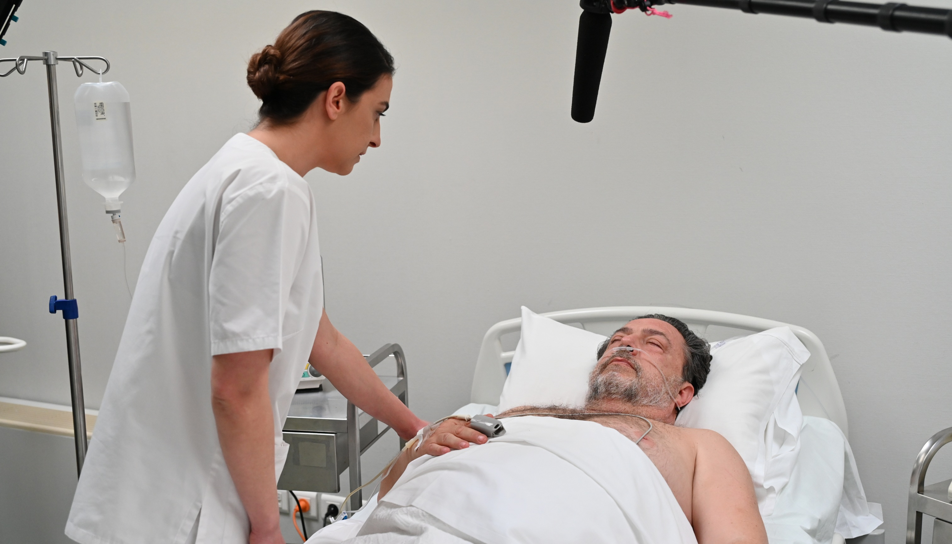 Βέρα Τσακίρη στο «Να μ’ αγαπάς»: Ποια είναι, στ’ αλήθεια, η αποκλειστική νοσηλεύτρια του Θεόφιλου;