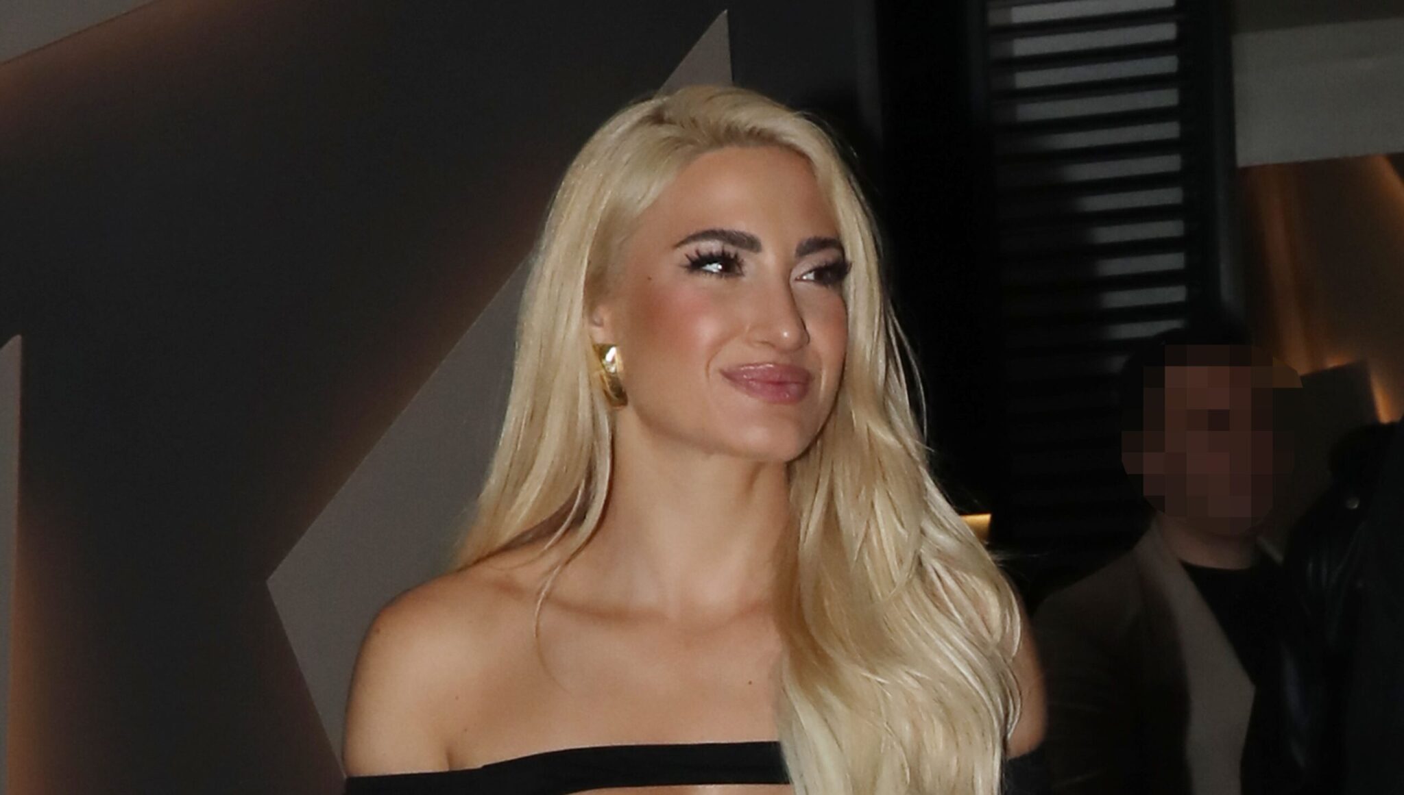 Η Τούνη στο ίδιο μαγαζί με τον άνθρωπο που καταδικάστηκε για το επίμαχο βίντεο: Ζήτησα να τον διώξουν