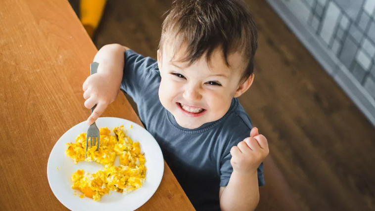 Το πασίγνωστο τρόφιμο που μπορεί να βοηθήσει τα παιδιά να ψηλώσουν