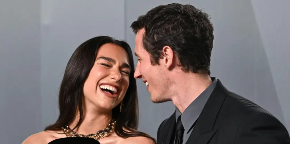 Παντρεύεται η Dua Lipa – Αυτός είναι ο σύντροφός της και η ημερομηνία του γάμου