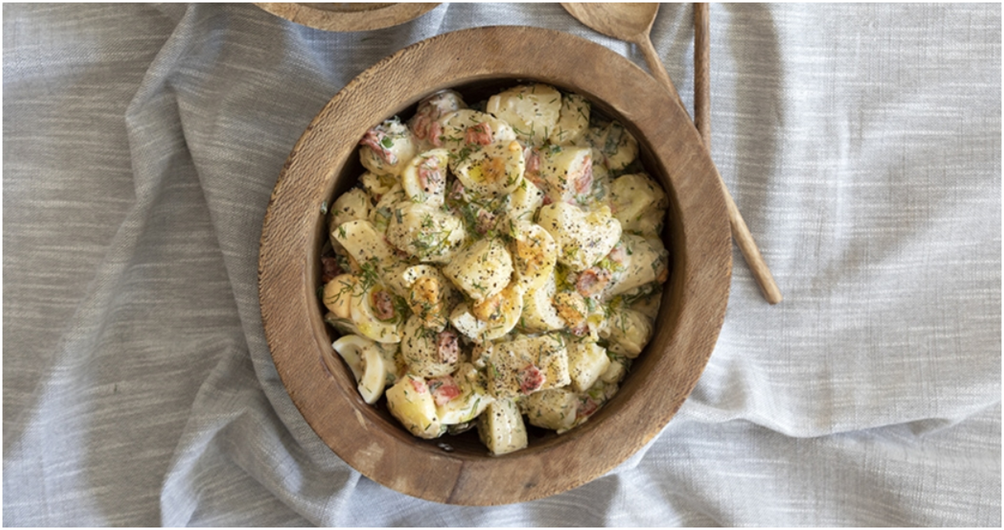 Νόστιμη συνταγή για κρύα πατατοσαλάτα με αυγά και μυρωδικά