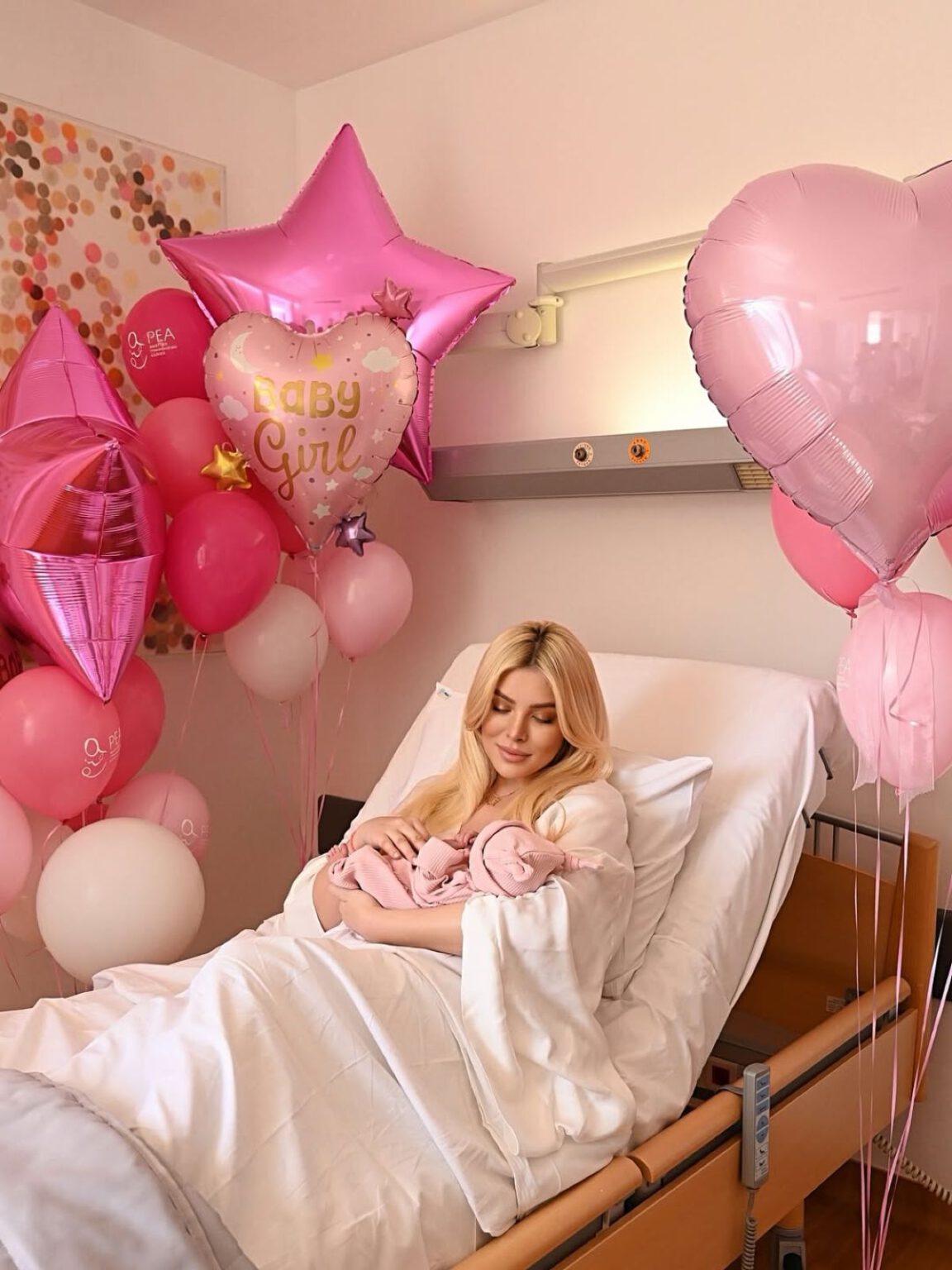 Κατερίνα Καινούργιου: Το γλυκό δώρο που της έδωσε ο αδερφός του Κουτσουμπή μετά την γέννα (ΦΩΤΟ)