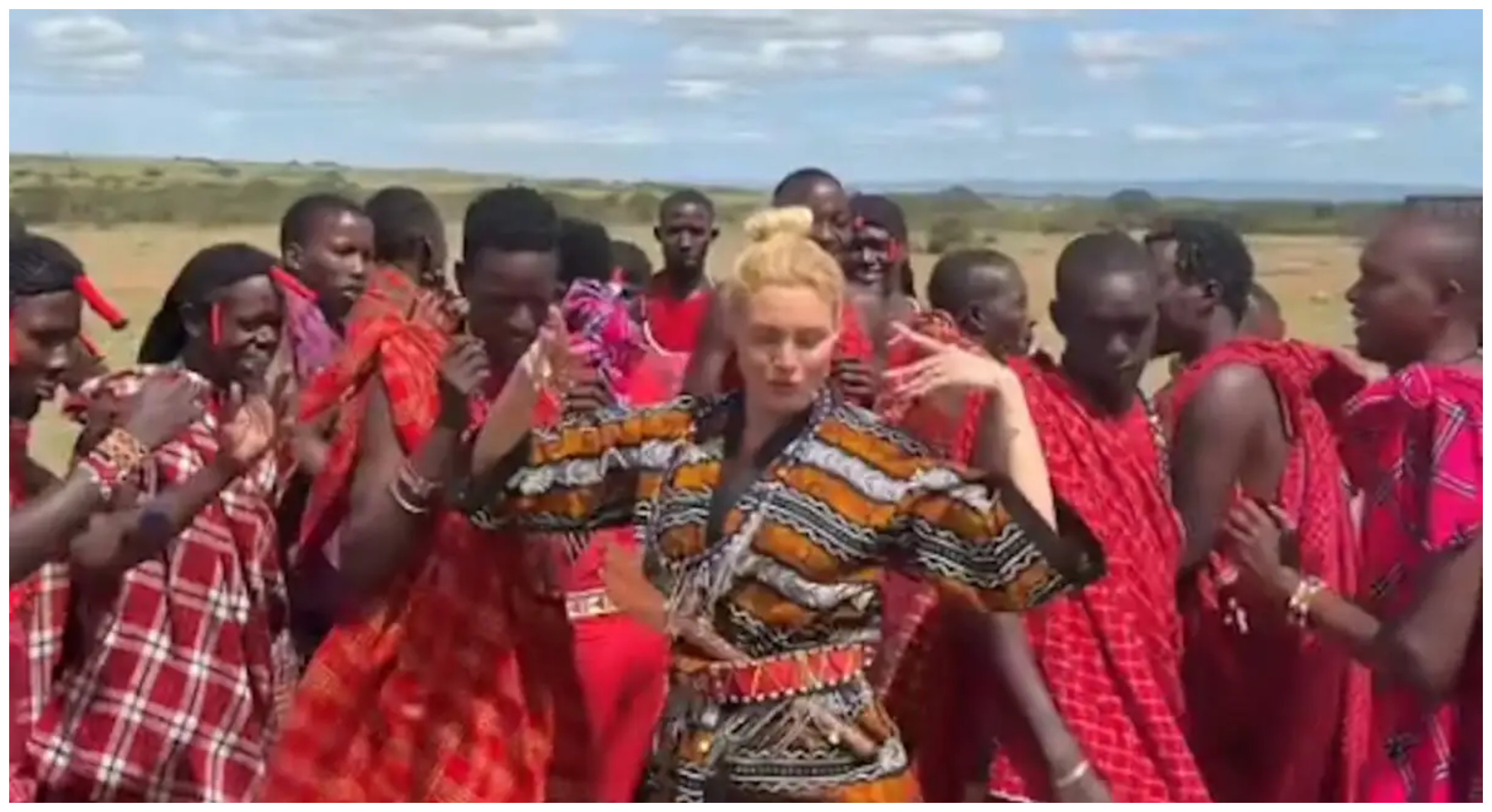 Παναγιώταρου: Χόρεψε το τραγούδι «Μασάι» της Κοκκίνου με άτομα της φυλής στην Αφρική (ΒΙΝΤΕΟ)