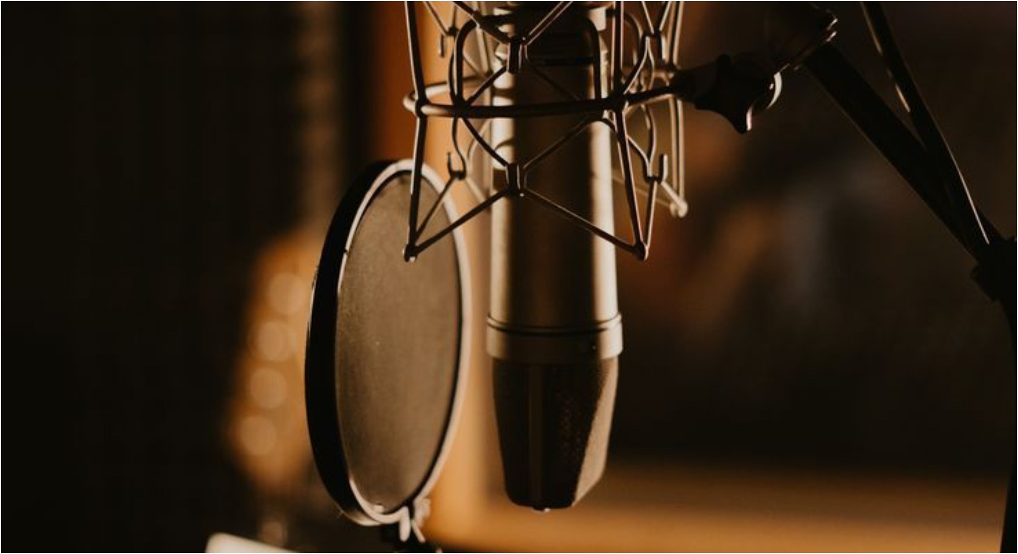 Πασίγνωστος Έλληνας τραγουδιστής είναι πιλότος στις κυπριακές αερογραμμές (ΦΩΤΟ)