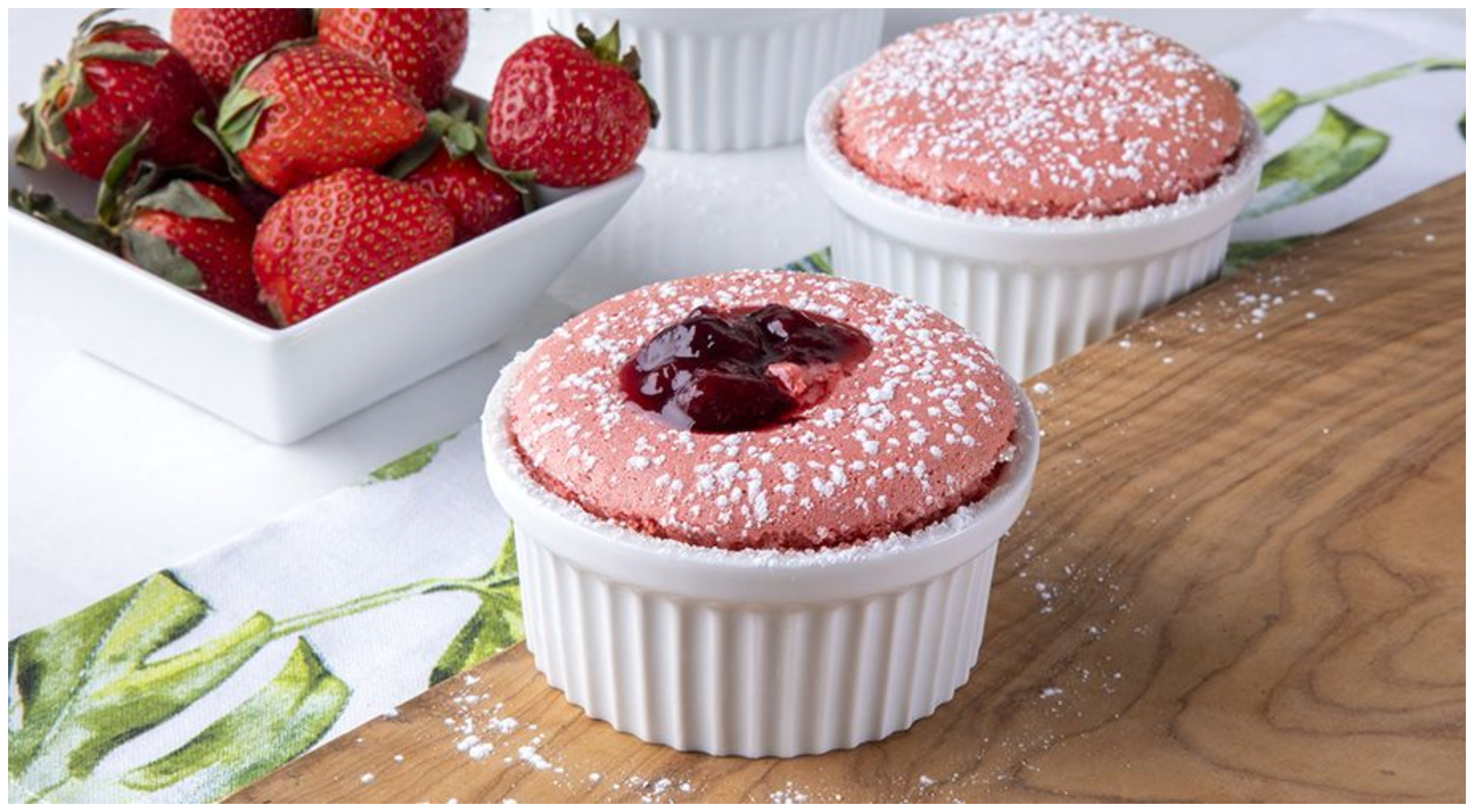 Ανοιξιάτικη συνταγή για αφράτο σουφλέ φράουλας που θα λατρέψεις