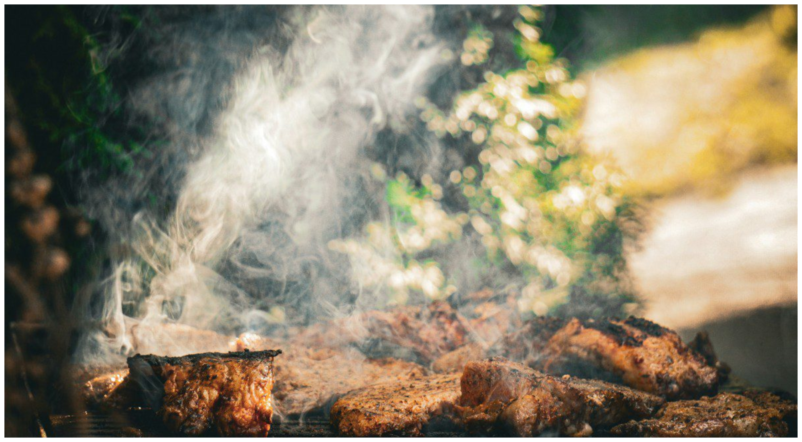 Μύρισαν τσίκνα τα ρούχα; Τα απλά tricks που τα σώζουν μετά το Πάσχα